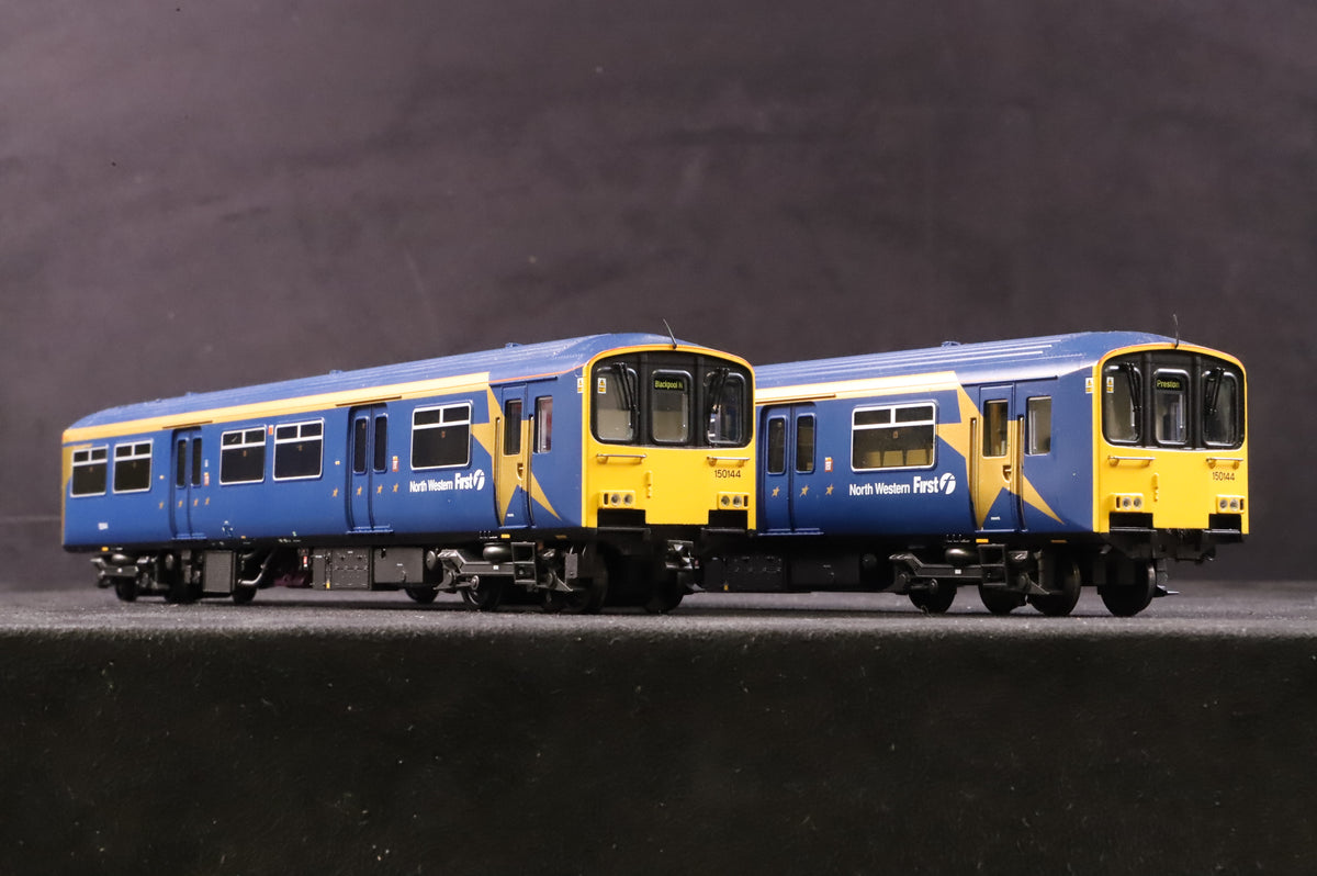 Bachmann OO 32-925 Class 150/1 2 Car DMU in First North Western Livery