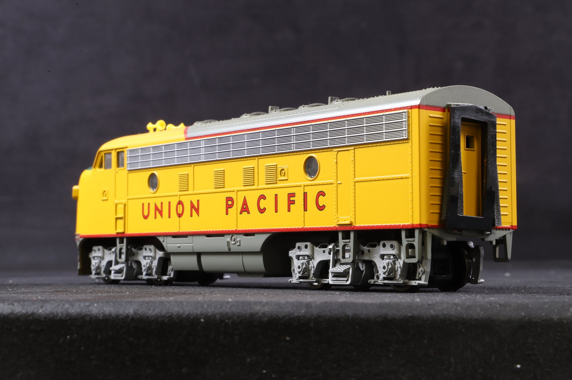 Stewart Hobbies HO 9181 F7B Phase 1 Union Pacific Diesel Locomotive