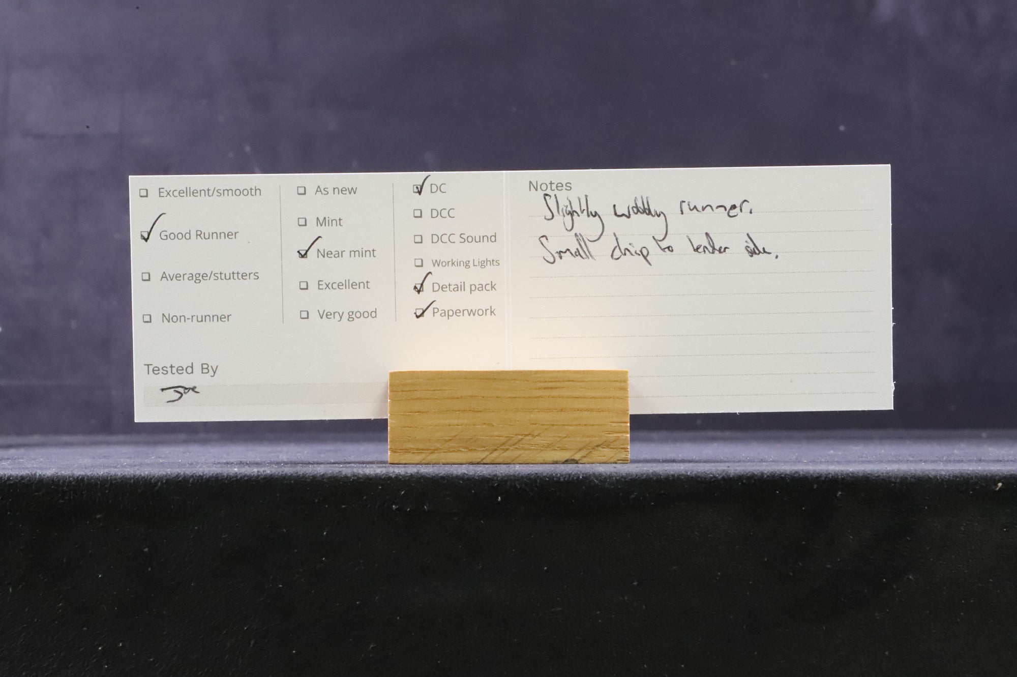 Bachmann OO 32-259 WD Austerity 90630 in BR Black w/ Late Crests - Weathered