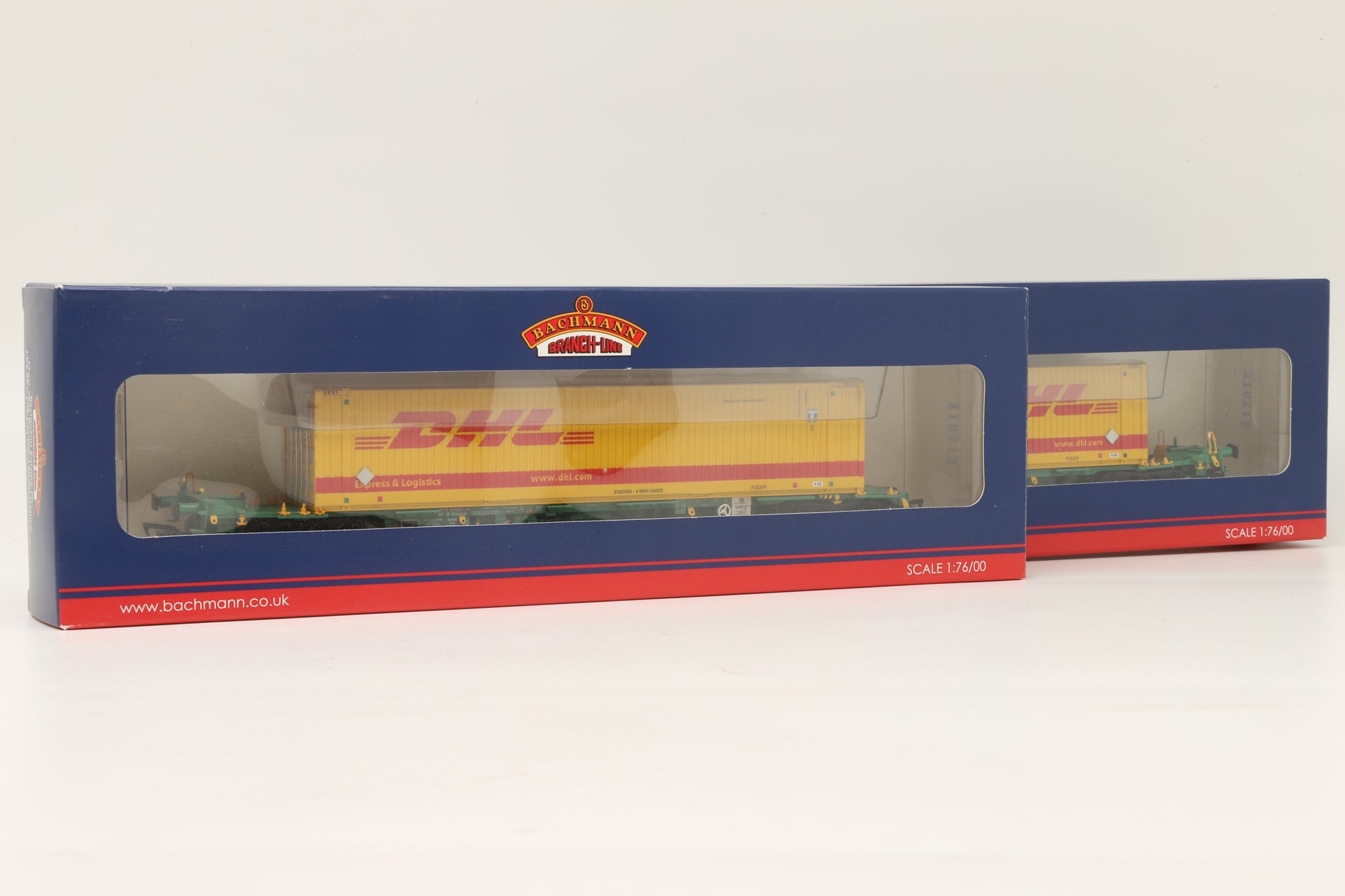 Bachmann OO 37-305A Twin Pack Intermodal Bogie Wagon with 2 45ft Containers DHL