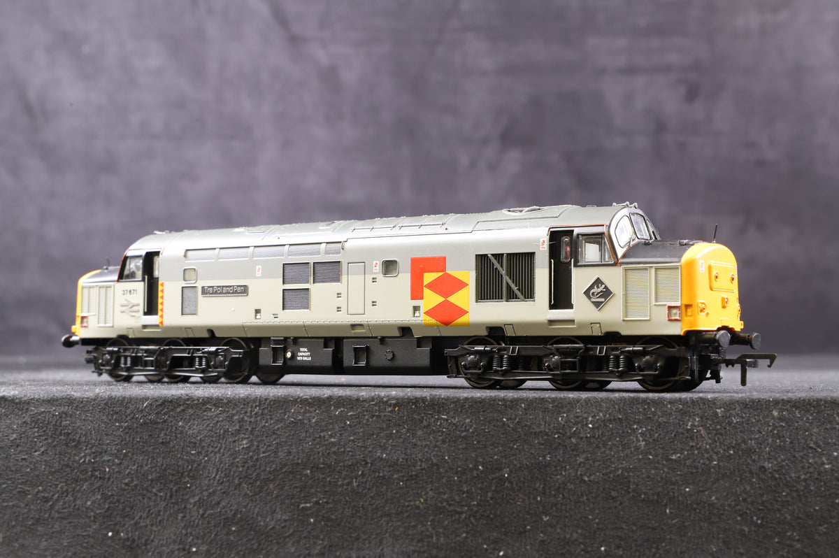 Bachmann OO 32-380 Class 37/5 Diesel &#39;37671&#39; Railfreight &#39;Tre Pol And Pen&#39;