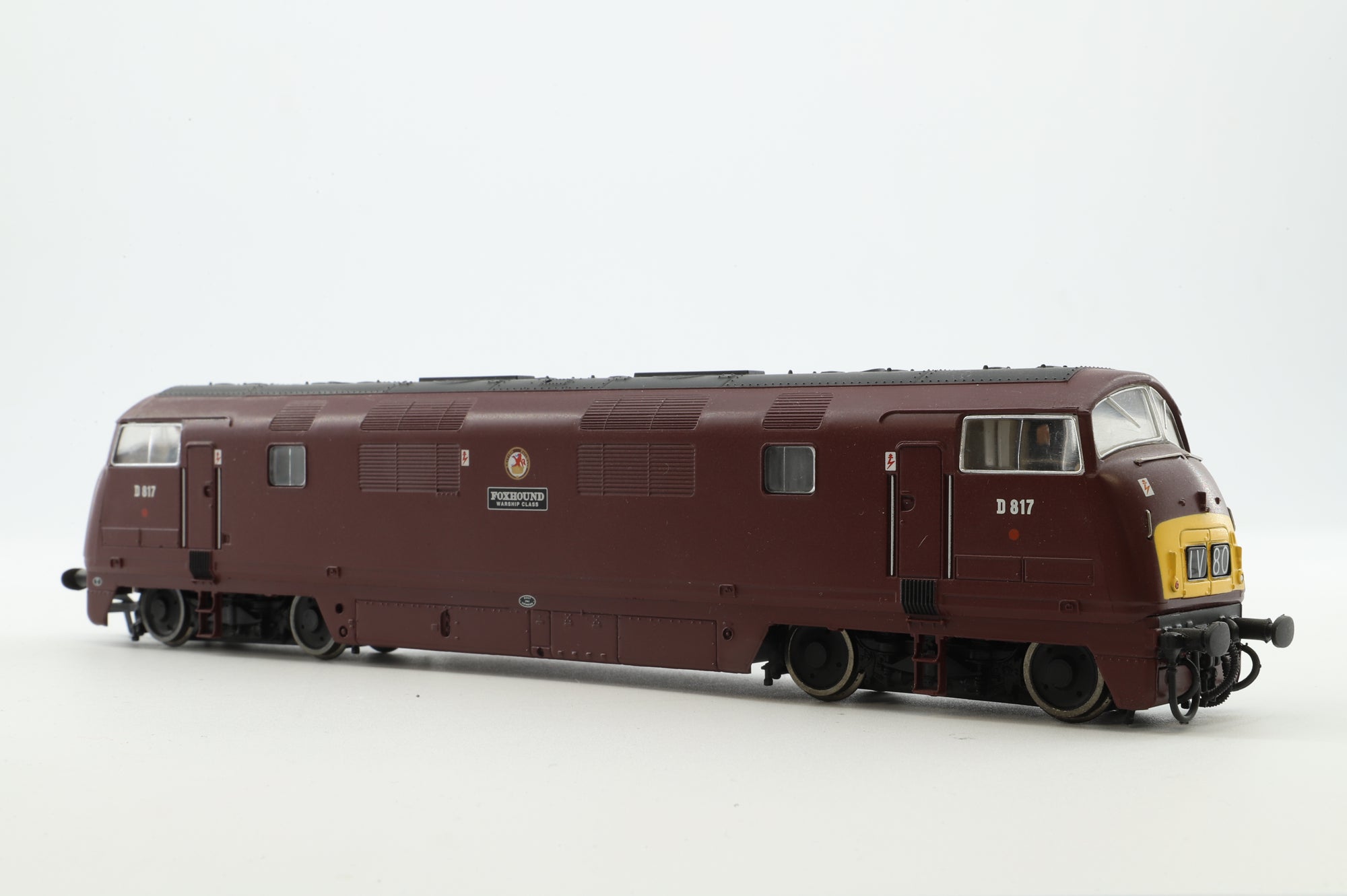 Bachmann OO 32-050 Class 42 Warship 'D817' 'Foxhound' BR Maroon