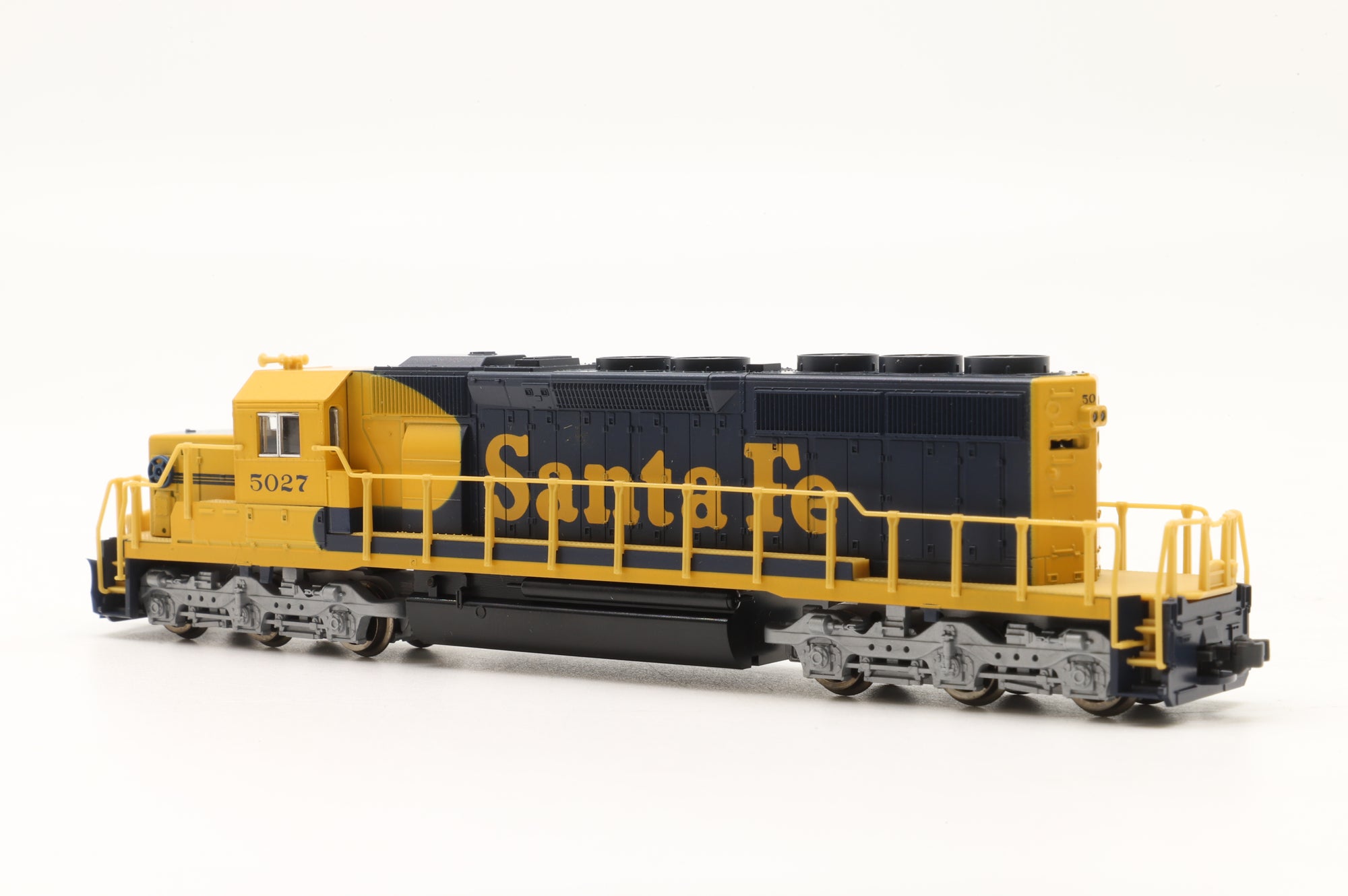 Kato N 1176-4908 SD40-2 'Snoot' 5027 in SF Livery