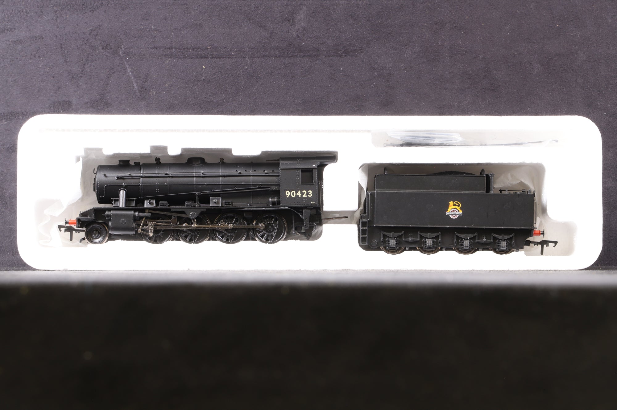 Bachmann OO 32-258 WD Austerity 90423 in BR Black w/ Early Crests