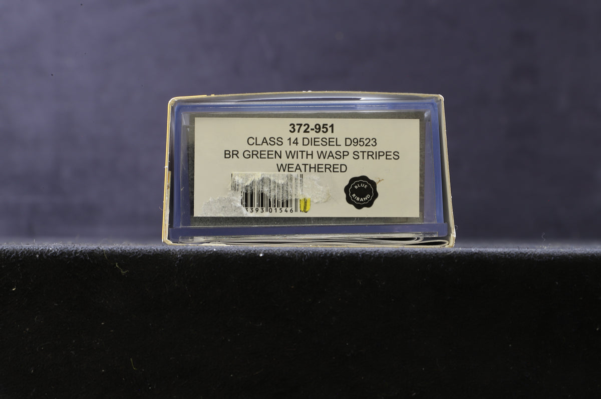 Graham Farish N 372-951 Class 14 Diesel &#39;D9523&#39; BR Green Wasp Stripes Weathered