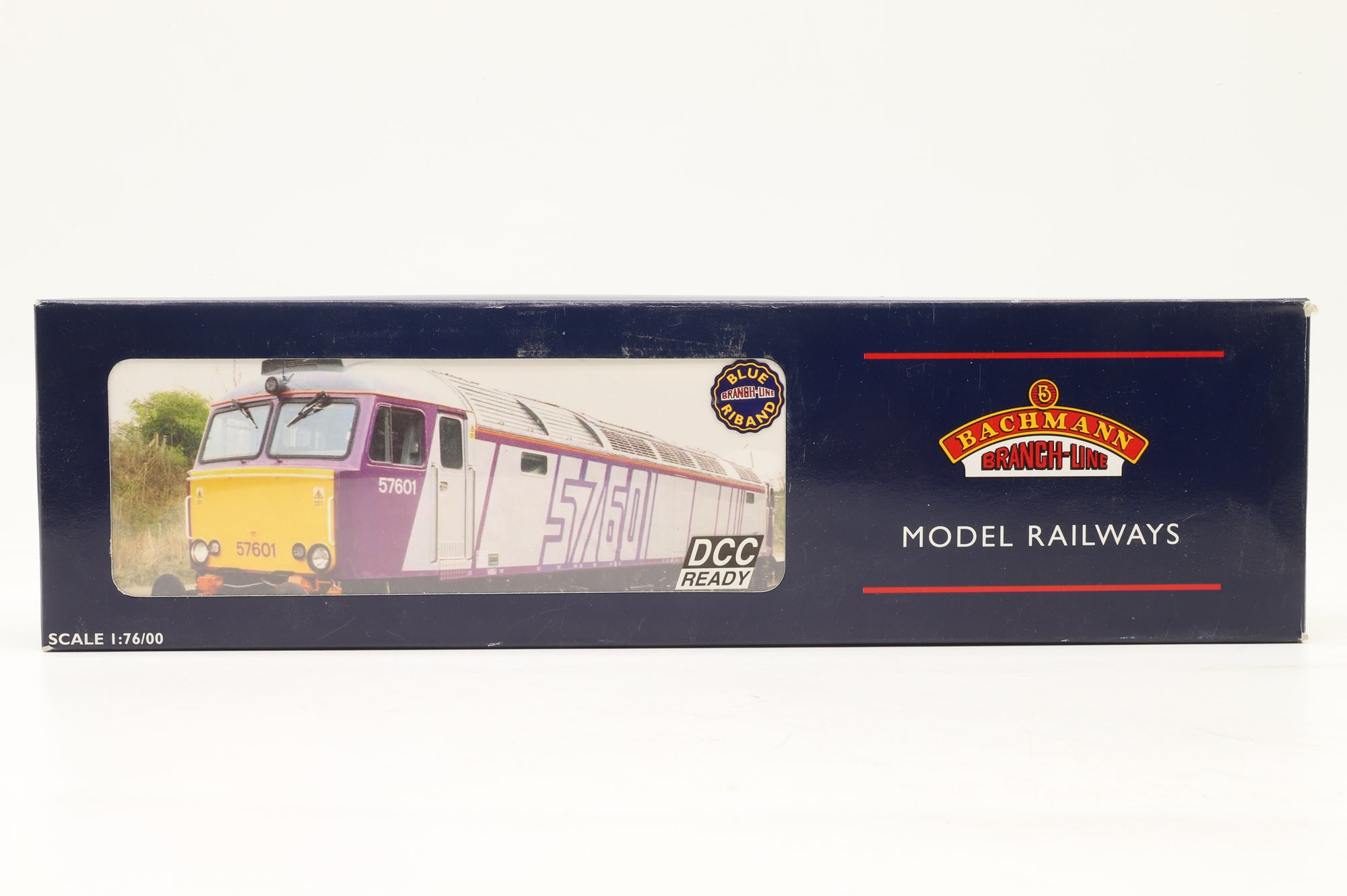 Bachmann OO 32-750K Class 57/6 57601 in Porterbrook Silver/Purple