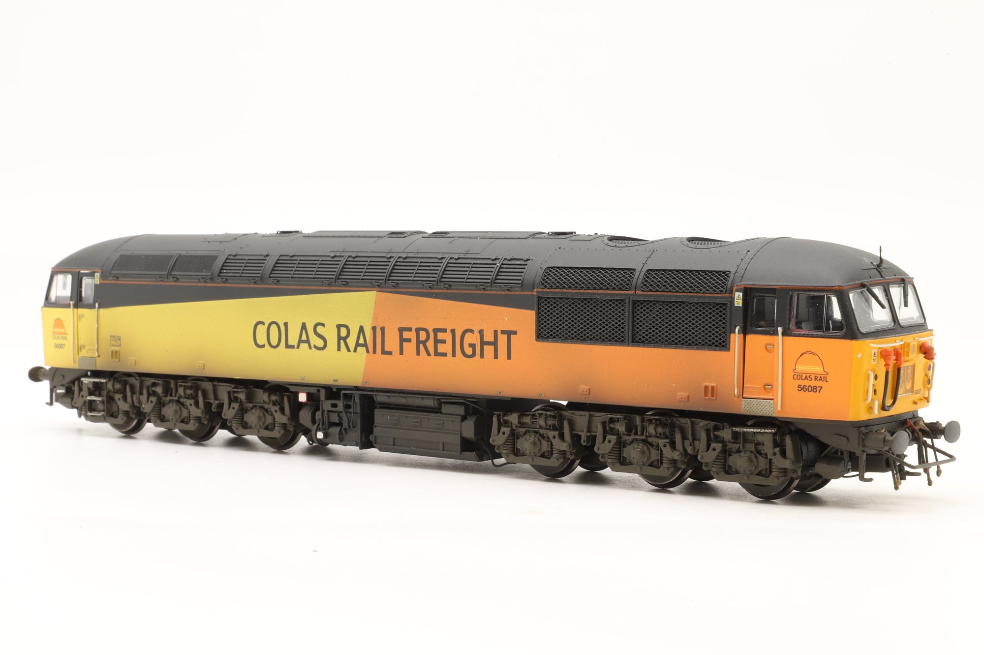 Hornby OO Class 56 56087 in Colas Rail Livery – DCC Sound & Weathered