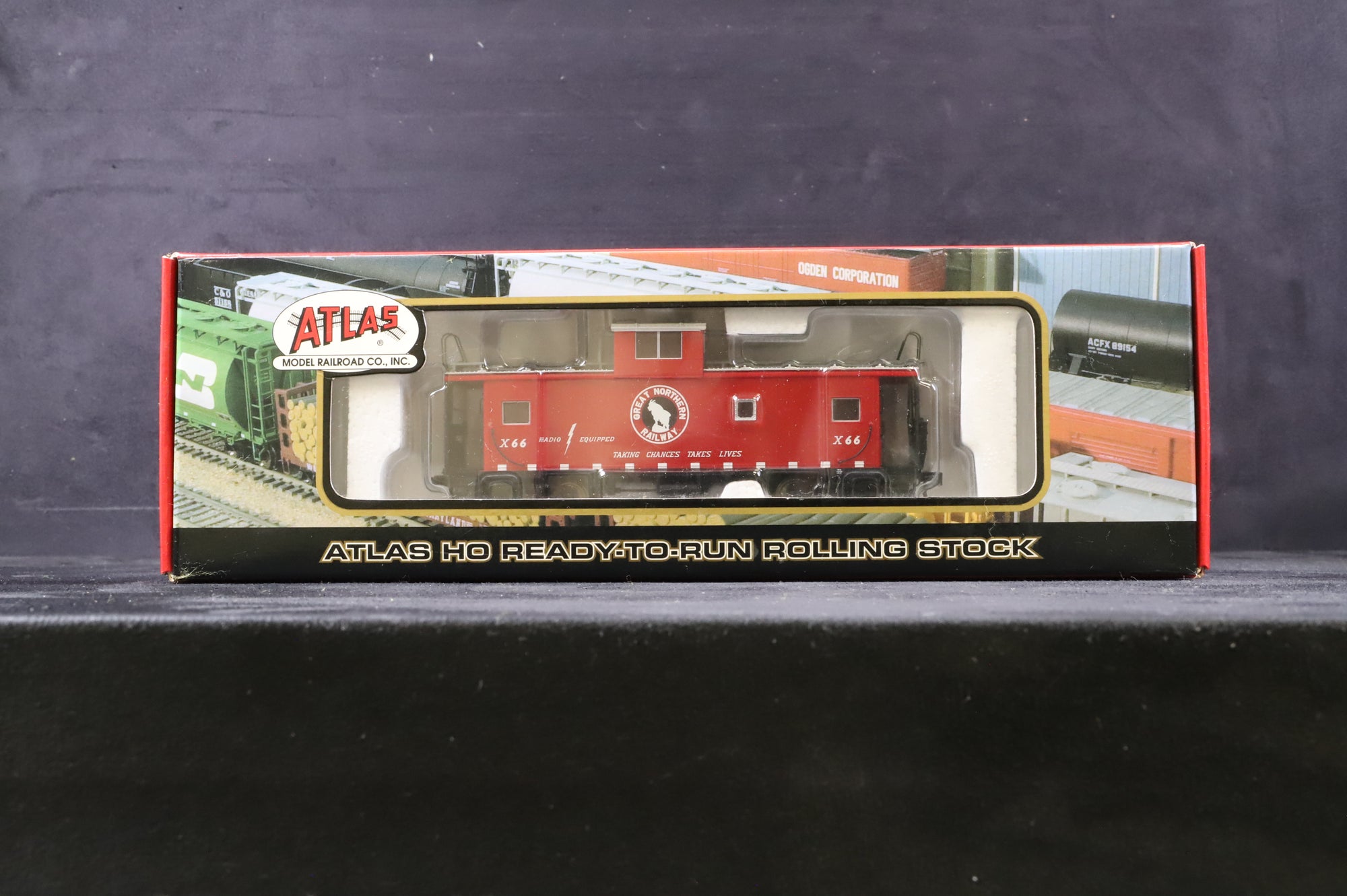 Atlas HO 1301-1 Standard Cupola Caboose X66 in Great Northern Red