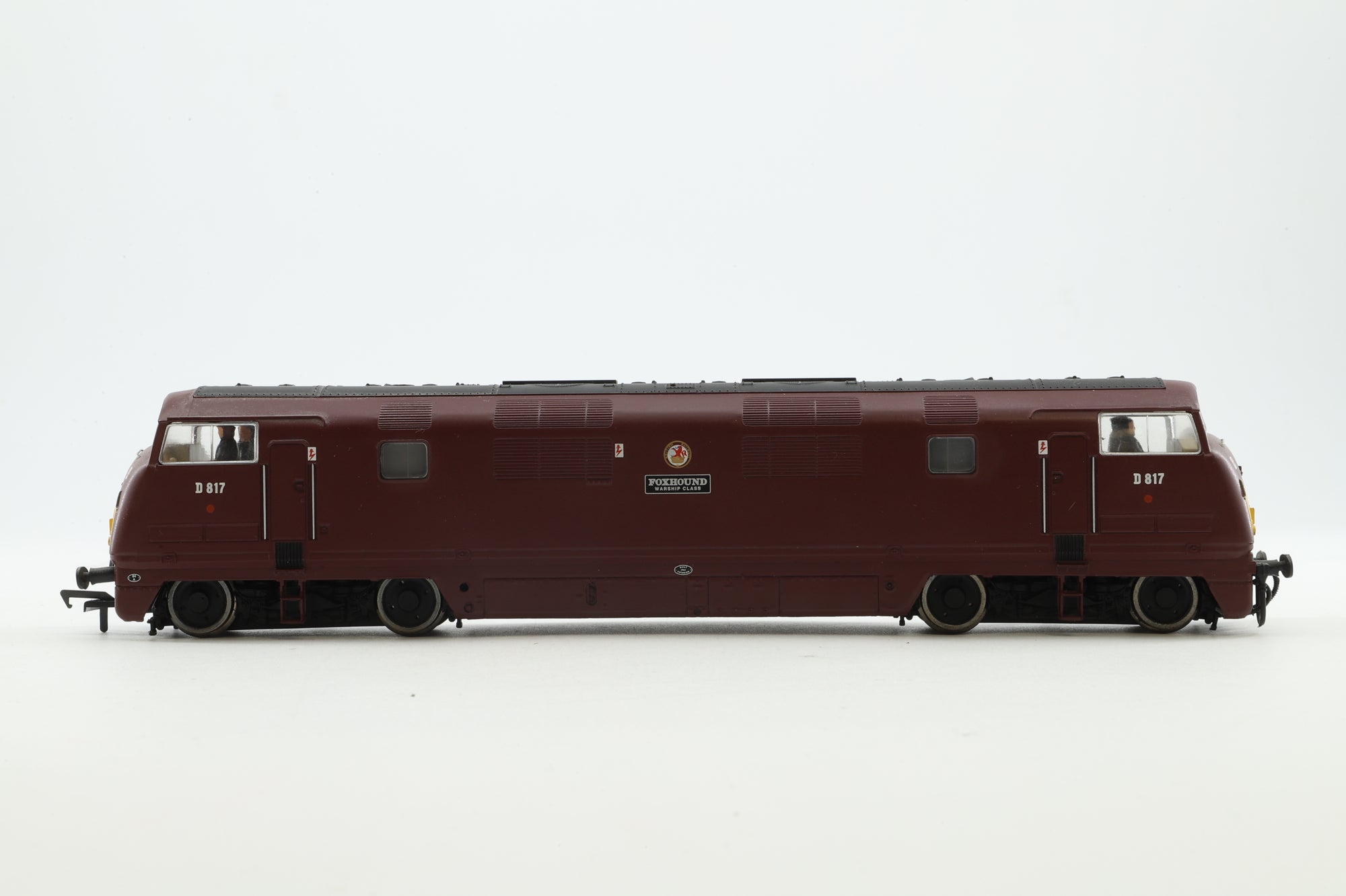 Bachmann OO 32-050 Class 42 Warship 'D817' 'Foxhound' BR Maroon