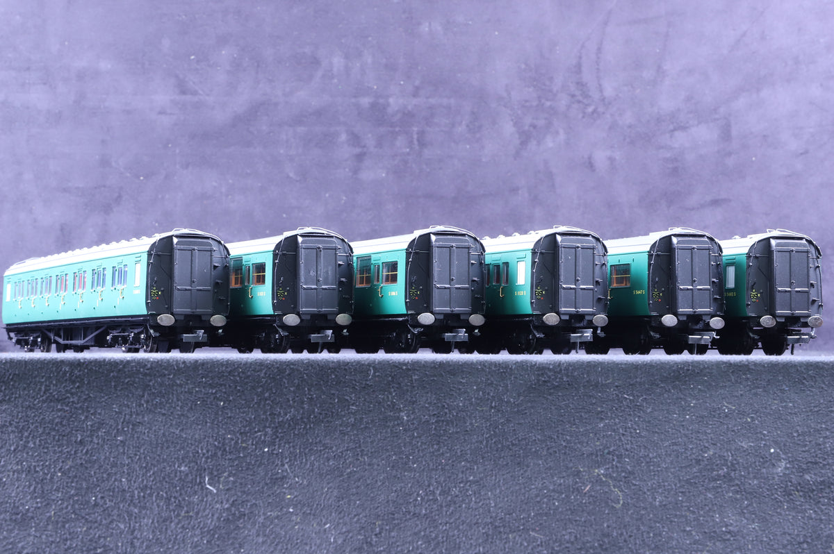 Hornby OO Rake of 6 Maunsell Ex-SR Coaches in BR(S) Green
