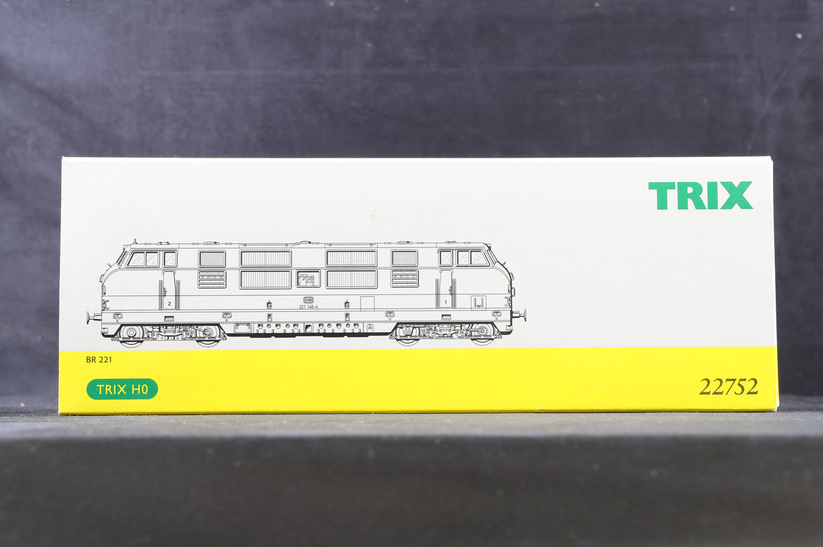 Trix HO 22752 German Epoch IV 221 class diesel loco in DB cream &amp; blue livery