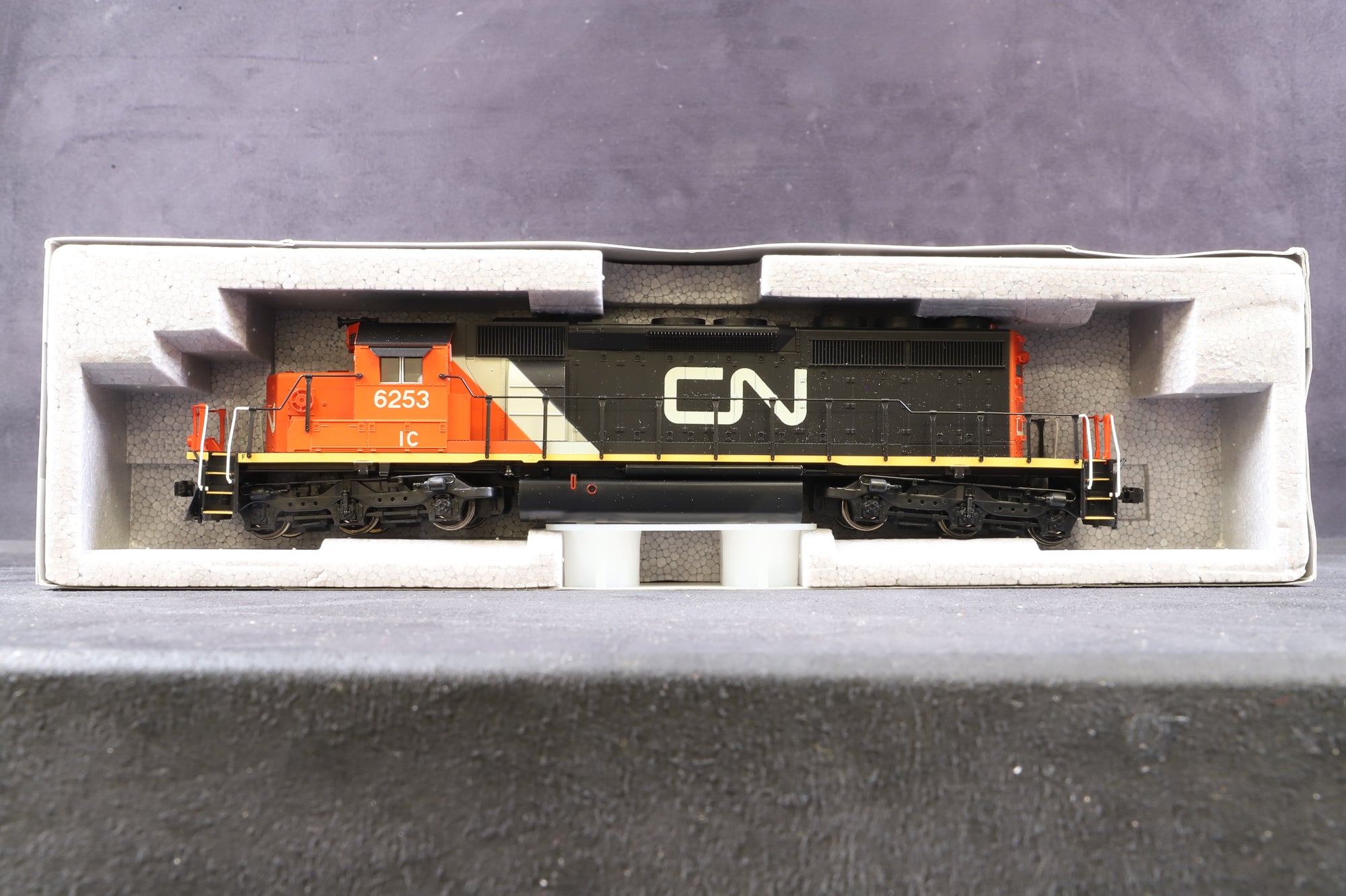 Kato HO 37-6603 EMD SD40-2 '6253' Canadian National