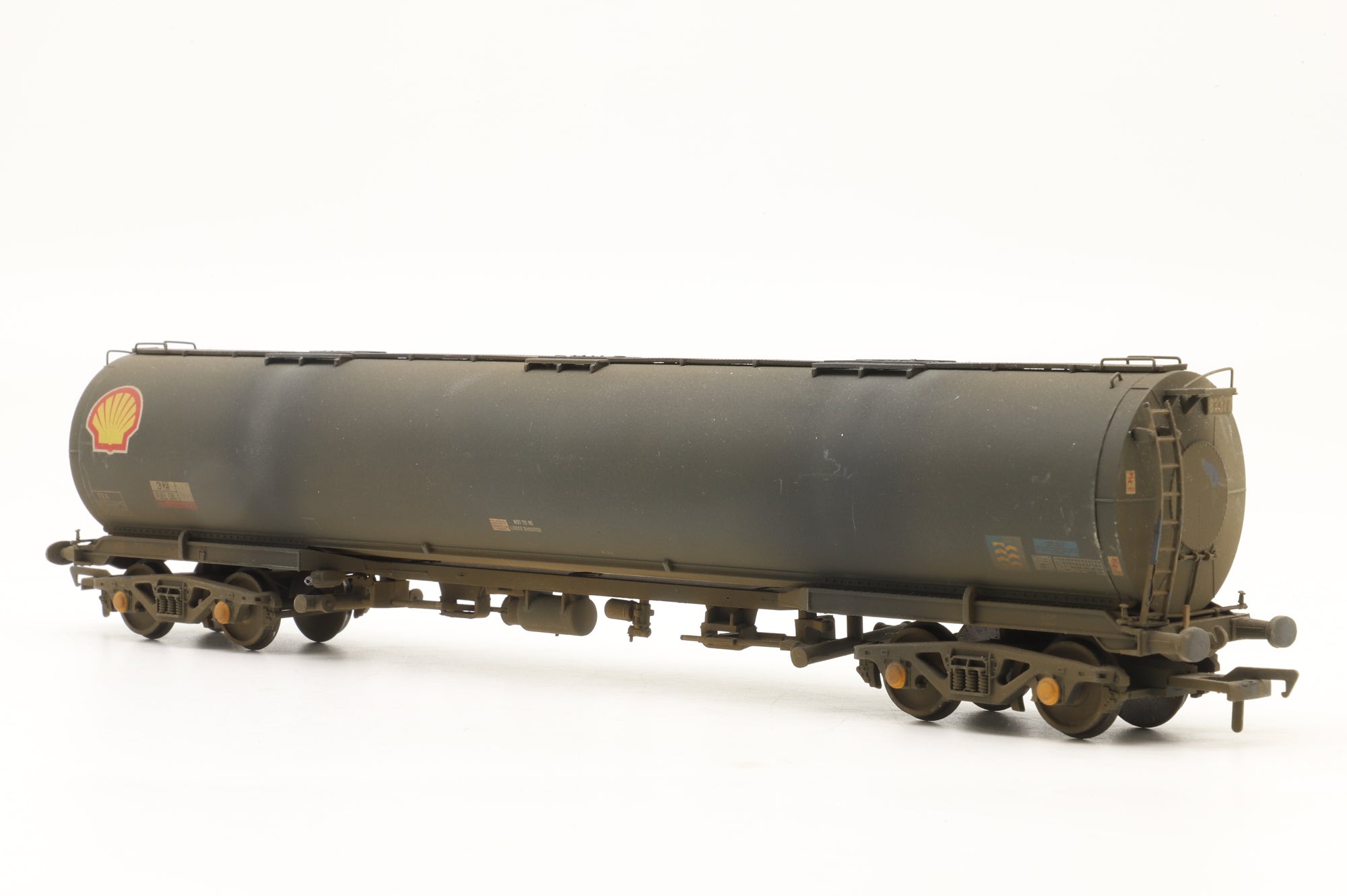 Bachmann OO Rake Of 2 TEA Bogie Tank Wagons Weathered Inc. 38-110A & 38-222