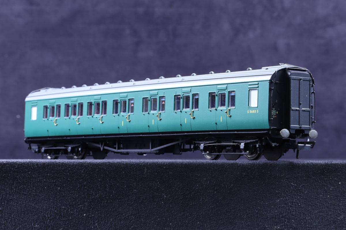 Hornby OO Rake of 6 Maunsell Ex-SR Coaches in BR(S) Green