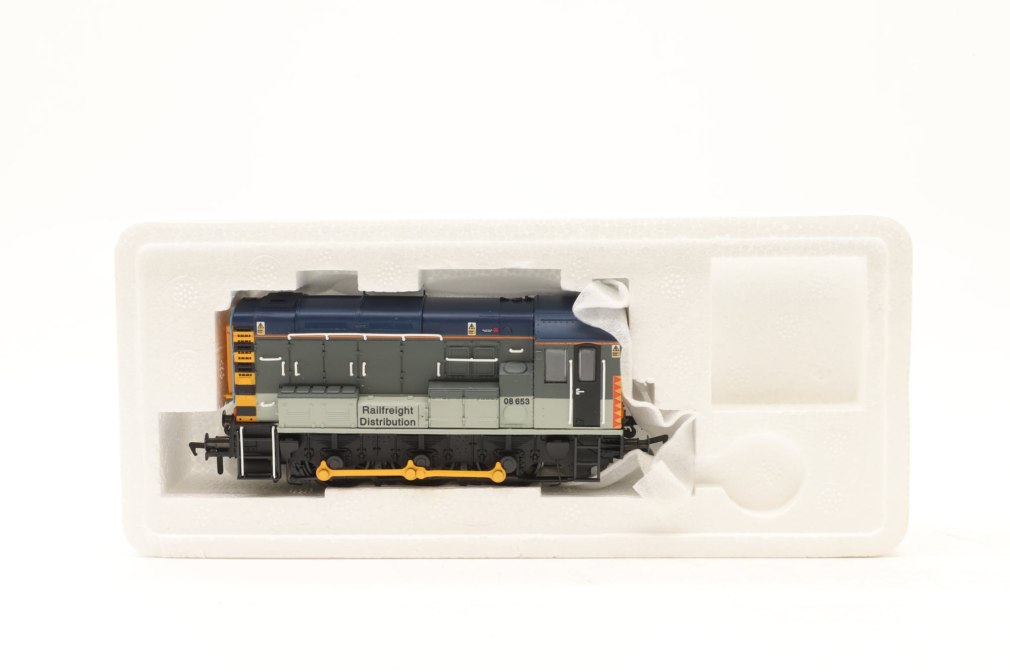Bachmann OO 32-104 Class 08 Shunter '08653' Railfreight Distribution