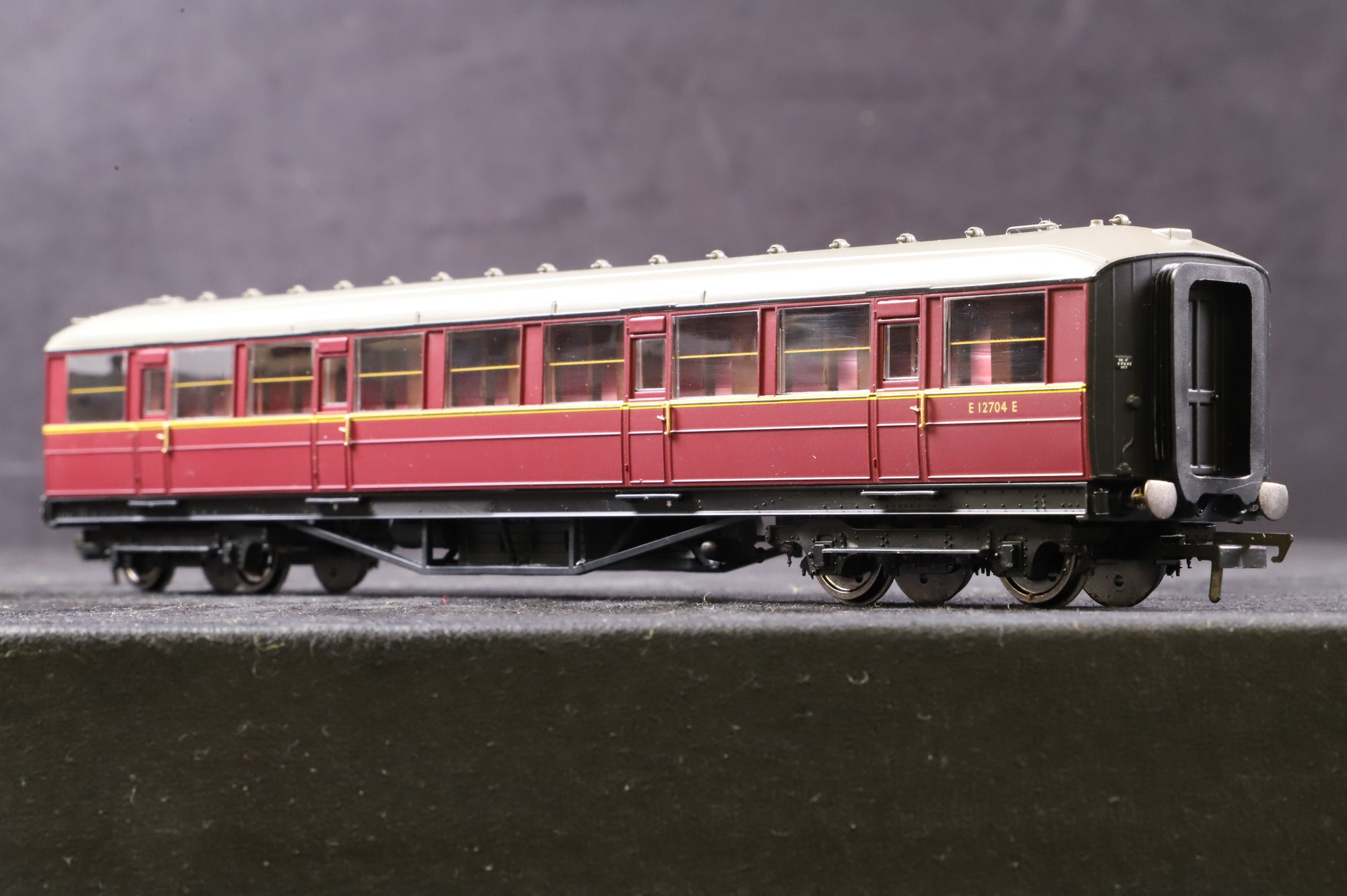 Hornby OO Rake Of 4 Gresley BR Lined Maroon Coaches