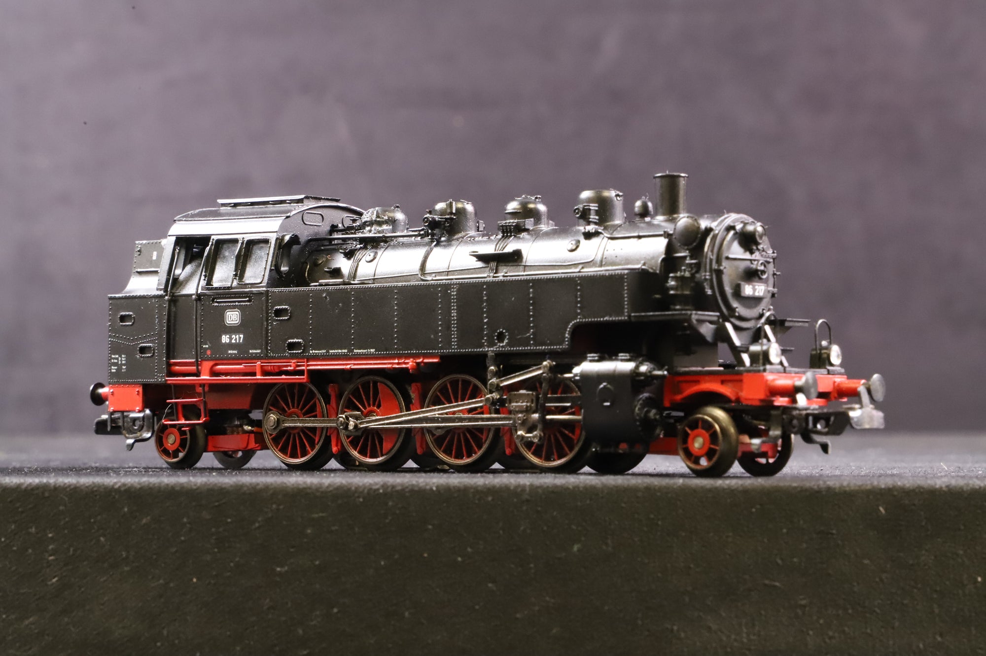 Marklin HO 33961 BR 86 86217 in DB Black/Red - UNTESTED