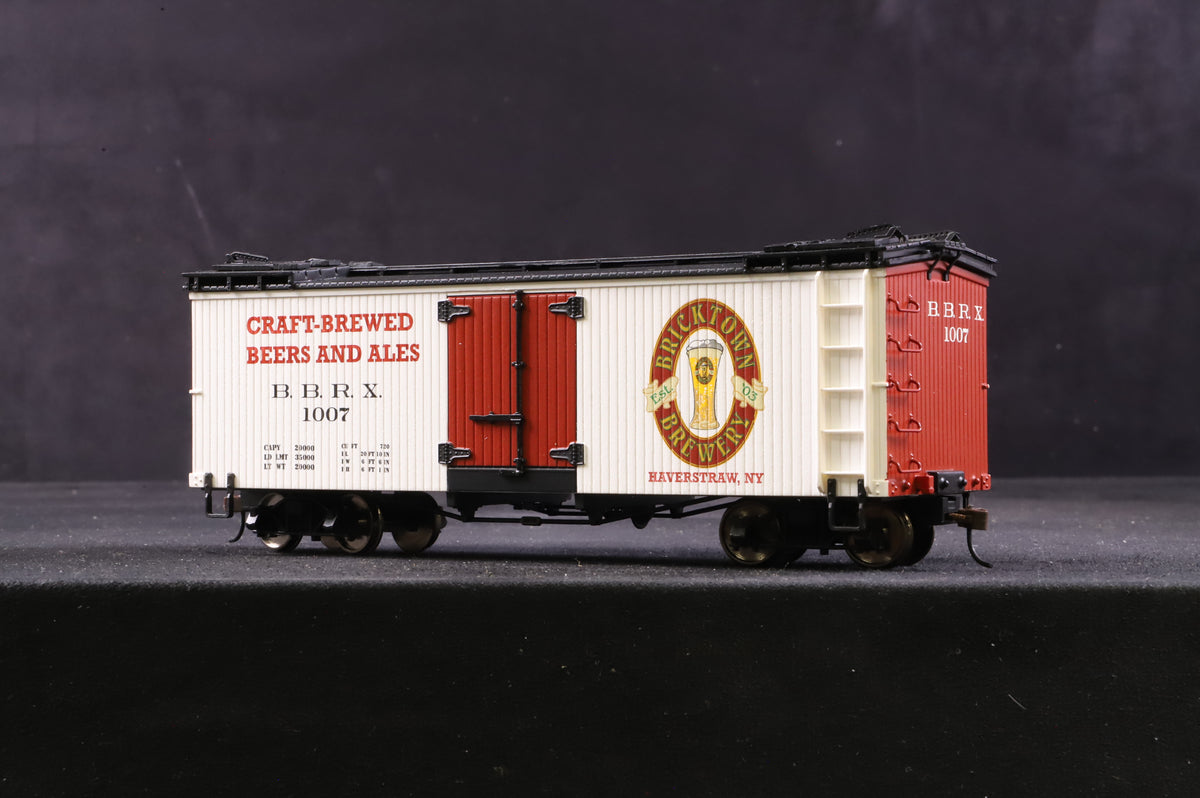 Spectrum On30 27466 Billboard Reefer Freight Car