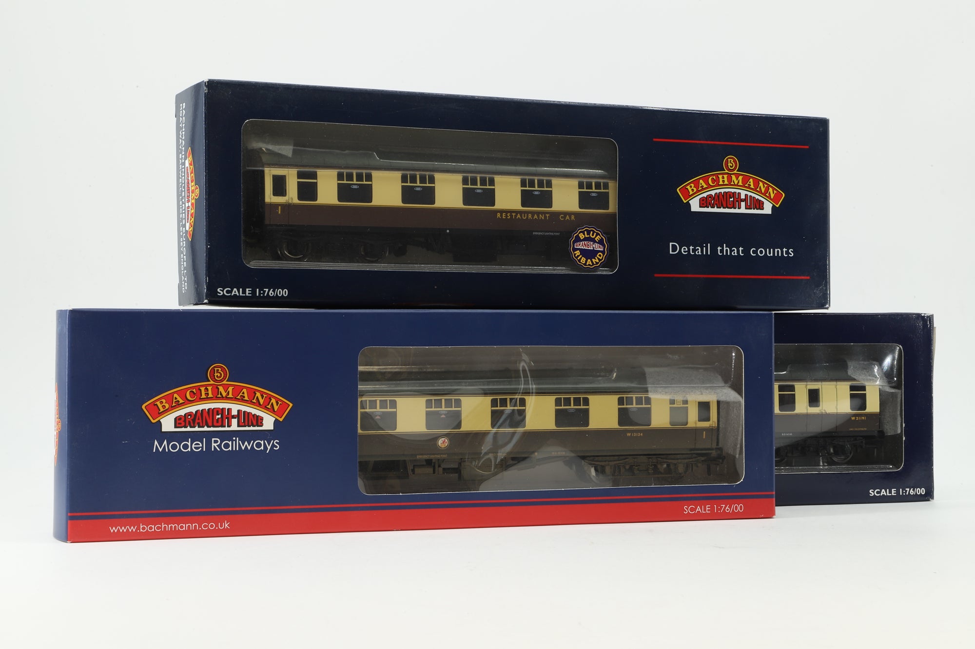 Bachmann OO Rake Of 3 BR Mk1 Chocolate & Cream 39-154C (Weathered), 39-229A & 39-254
