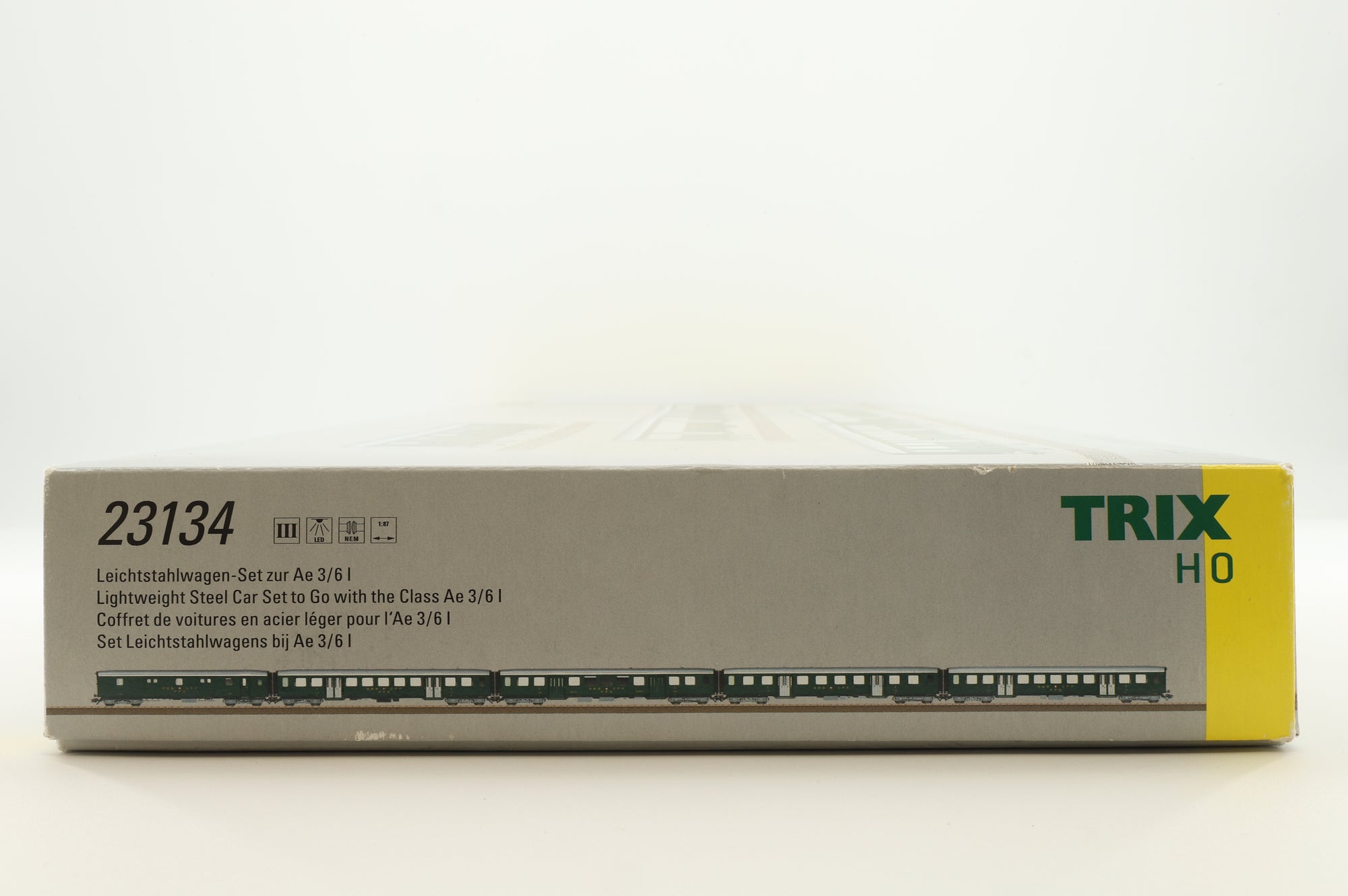 Trix HO 23134 Set of 5 SBB Green Coaches