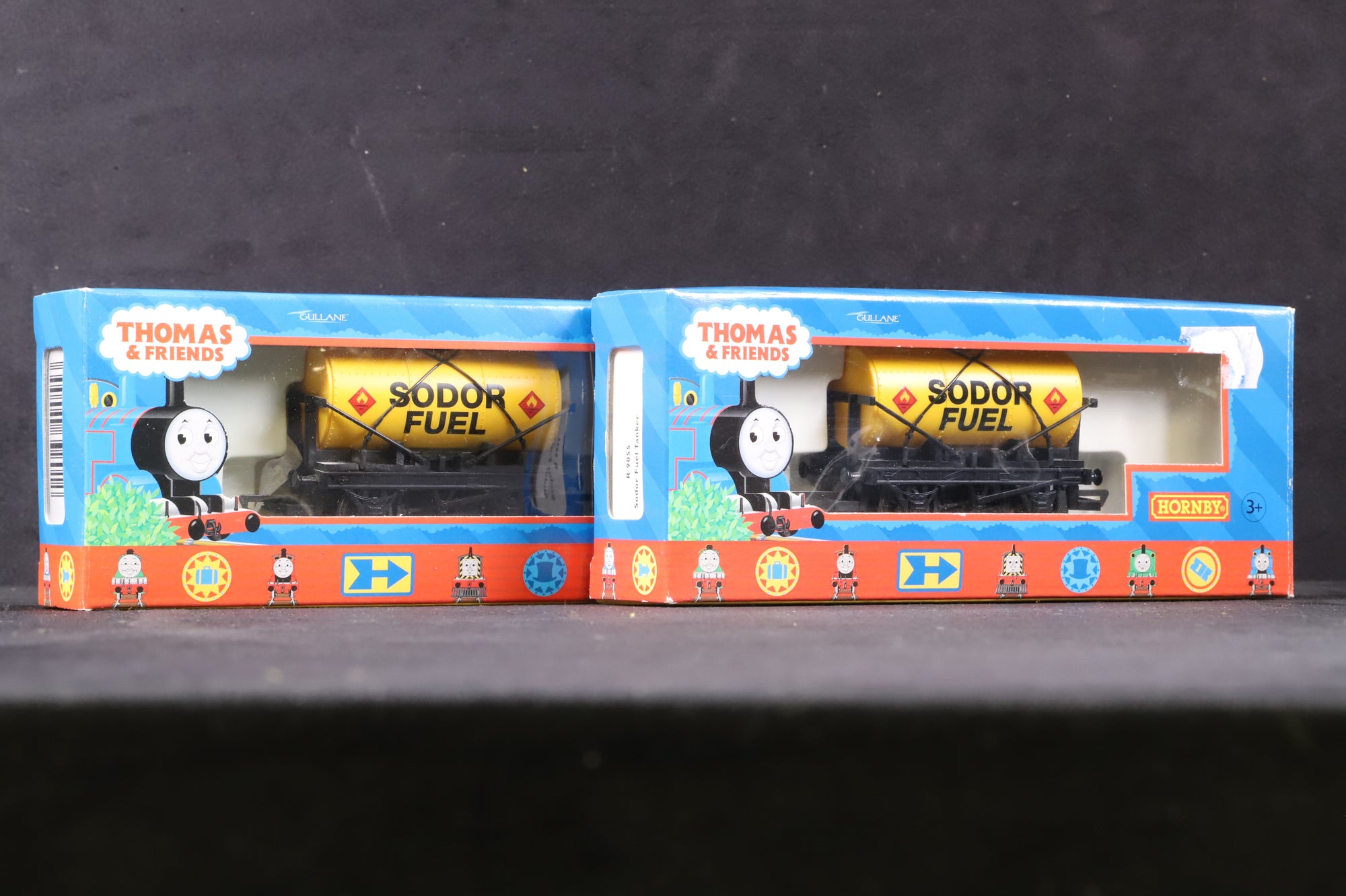 Hornby OO R9055 Thomas & Friends Rake Of 2 Sodor Fuel Tankers