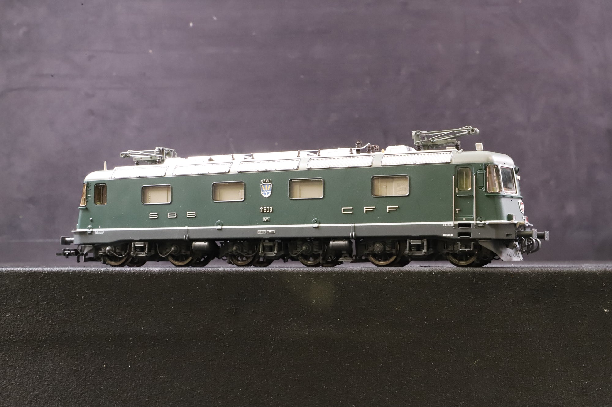 Roco HO 63735 SBBCFF Re6/6 Twin Pantograph Locomotive '11688' Green