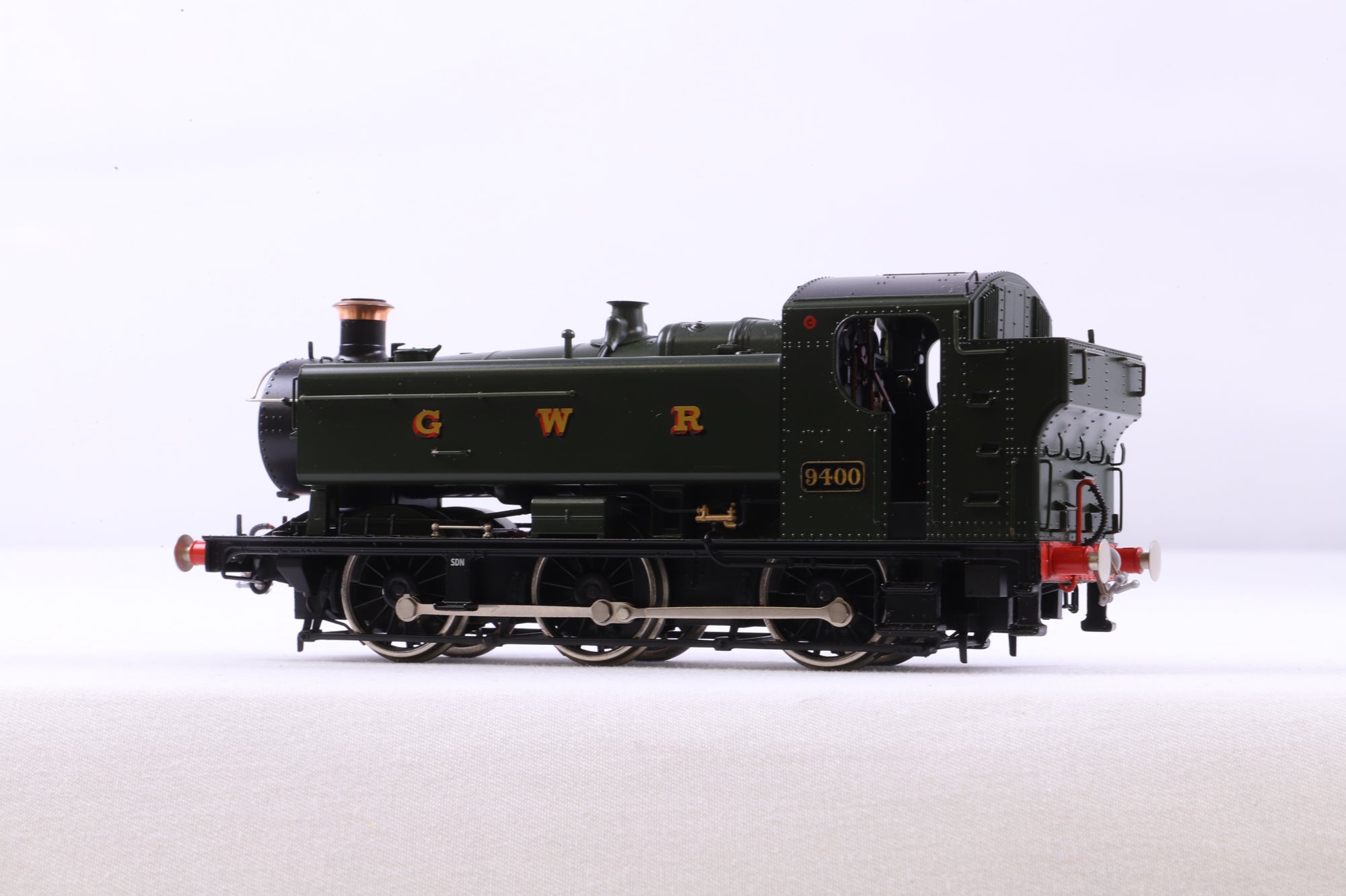 Bachmann OO 35-025NRM Class 94xx Pannier Tank '9400' GWR Green Excl. NRM