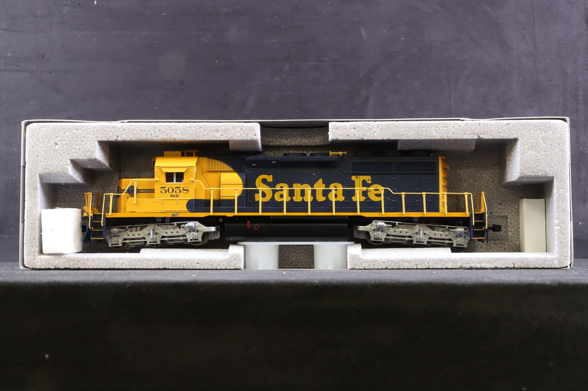 Kato HO 37-6611 EMD SD40-2 Mid Atchison Topeka & Santa Fe '5058' Diesel Locomotive