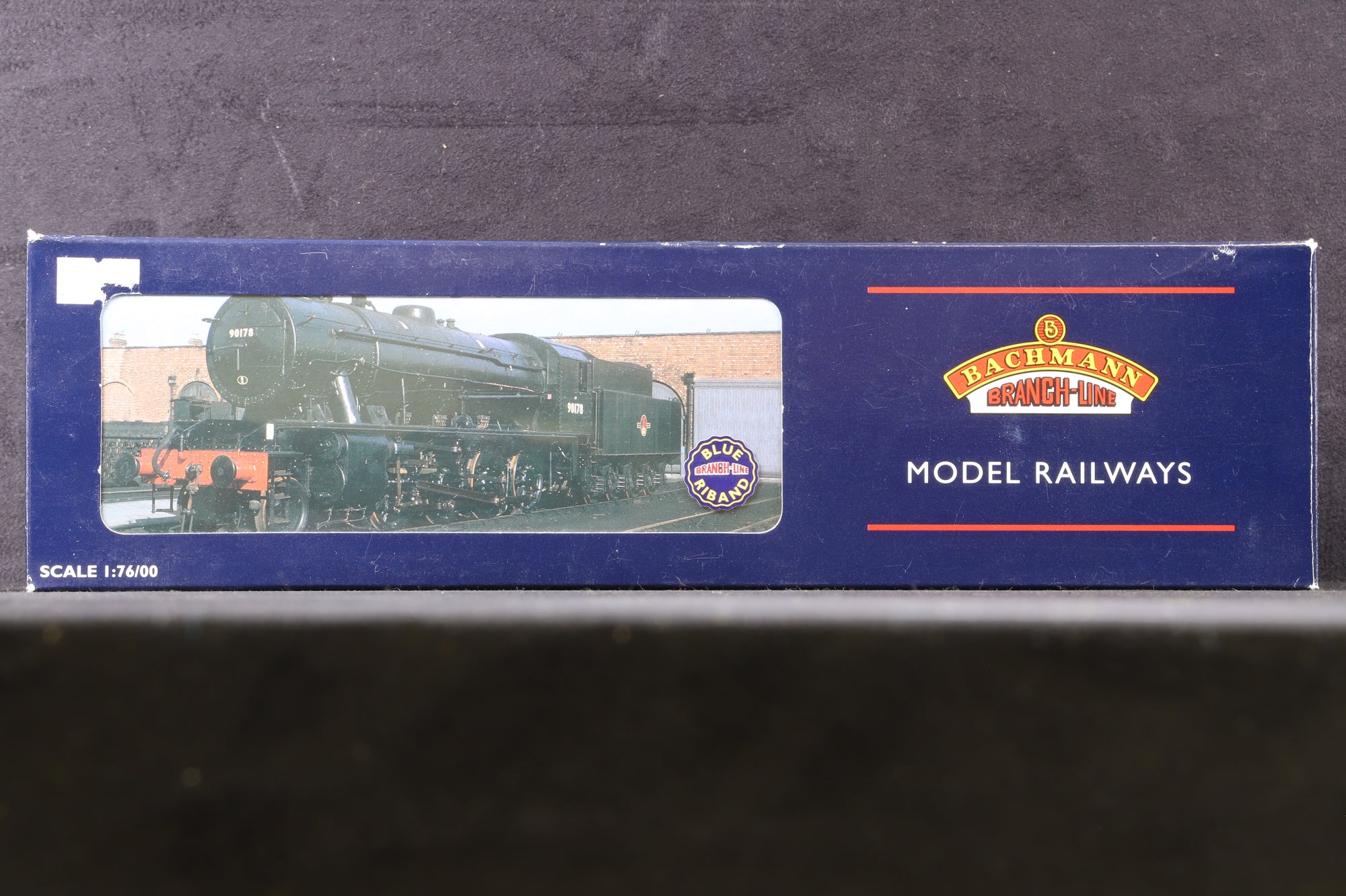 Bachmann OO 32-259 WD Austerity 90630 in BR Black w/ Late Crests - Weathered