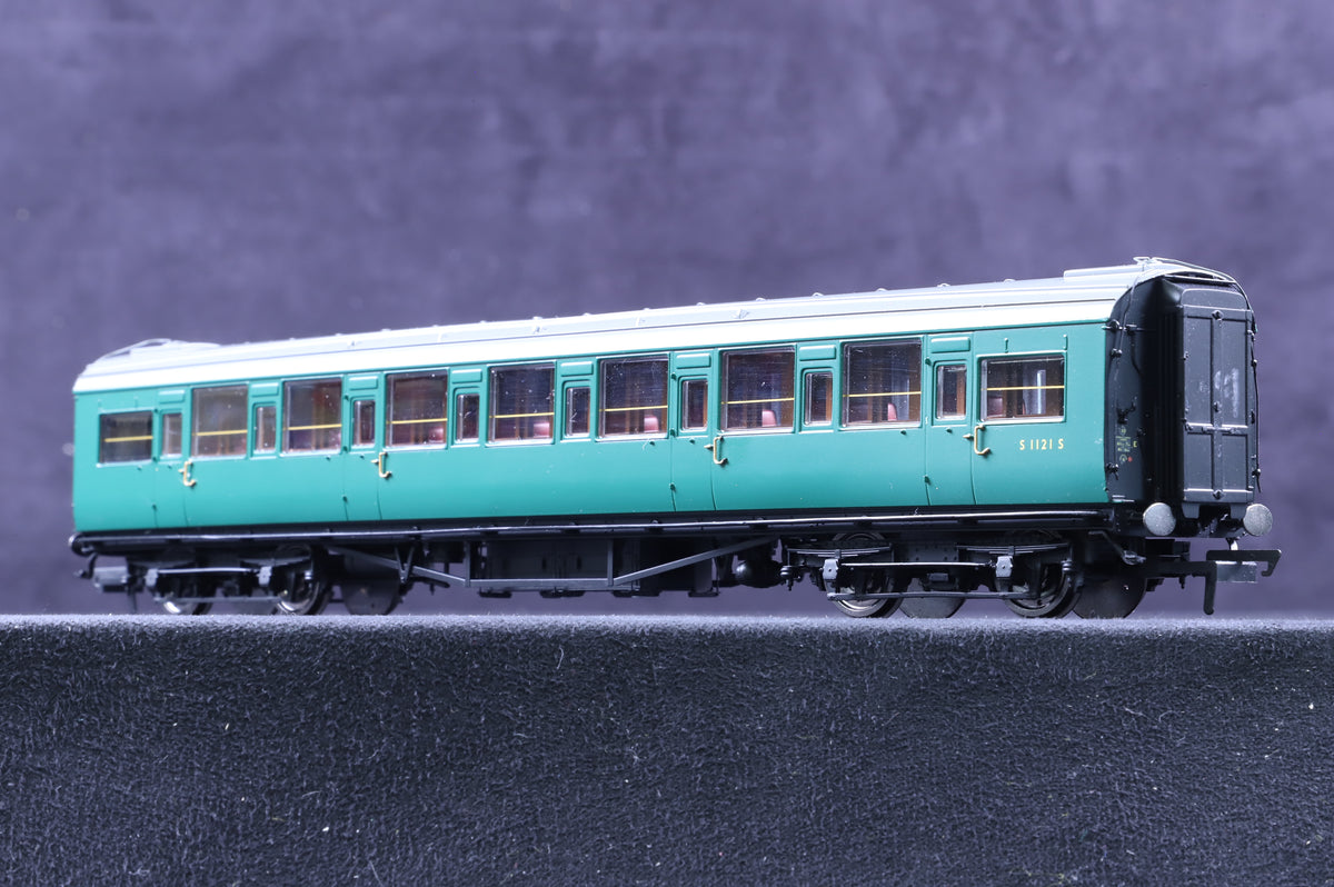 Hornby OO Rake of 6 Maunsell Ex-SR Coaches in BR(S) Green