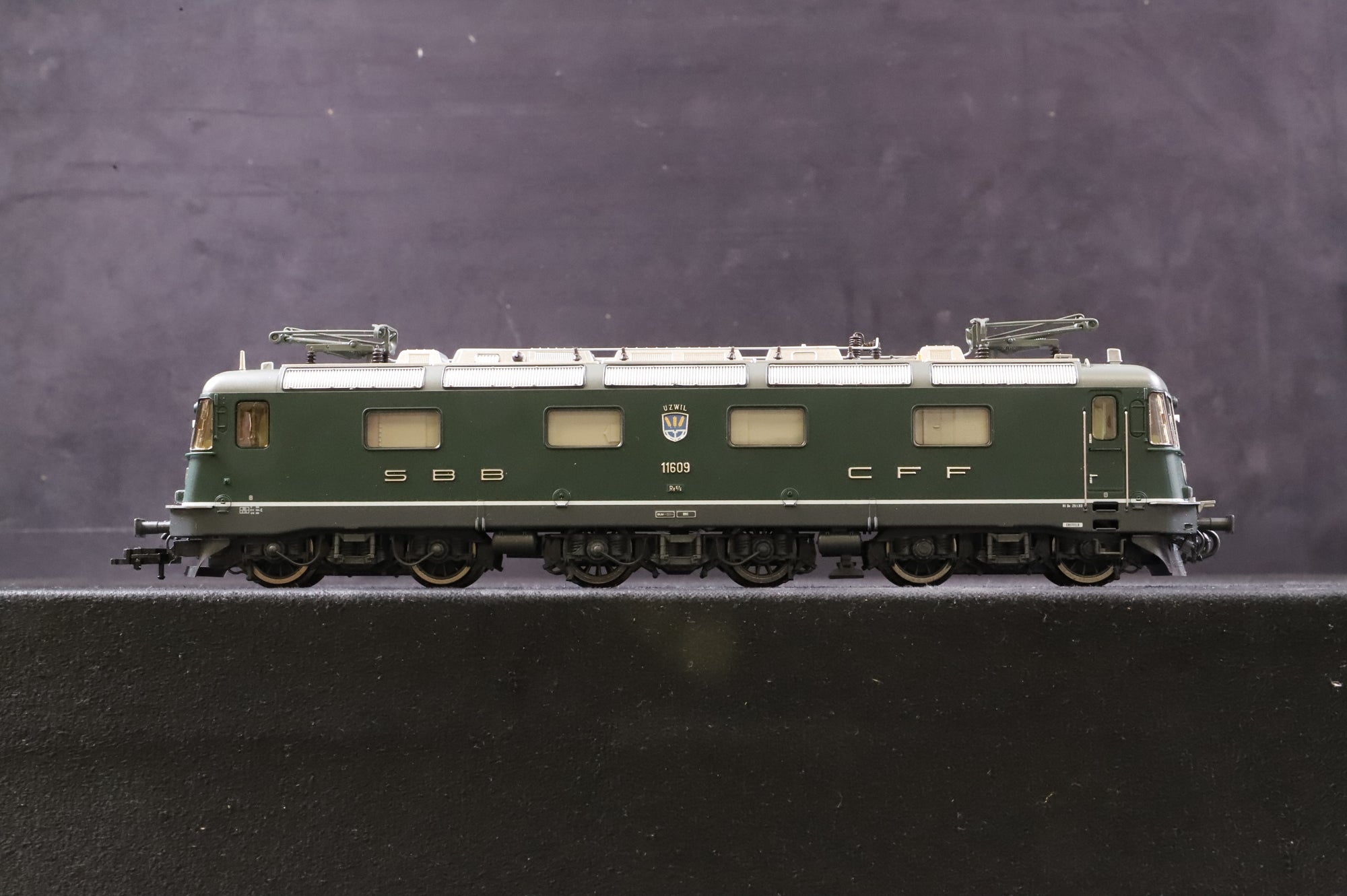 Roco HO 63735 SBBCFF Re6/6 Twin Pantograph Locomotive '11688' Green