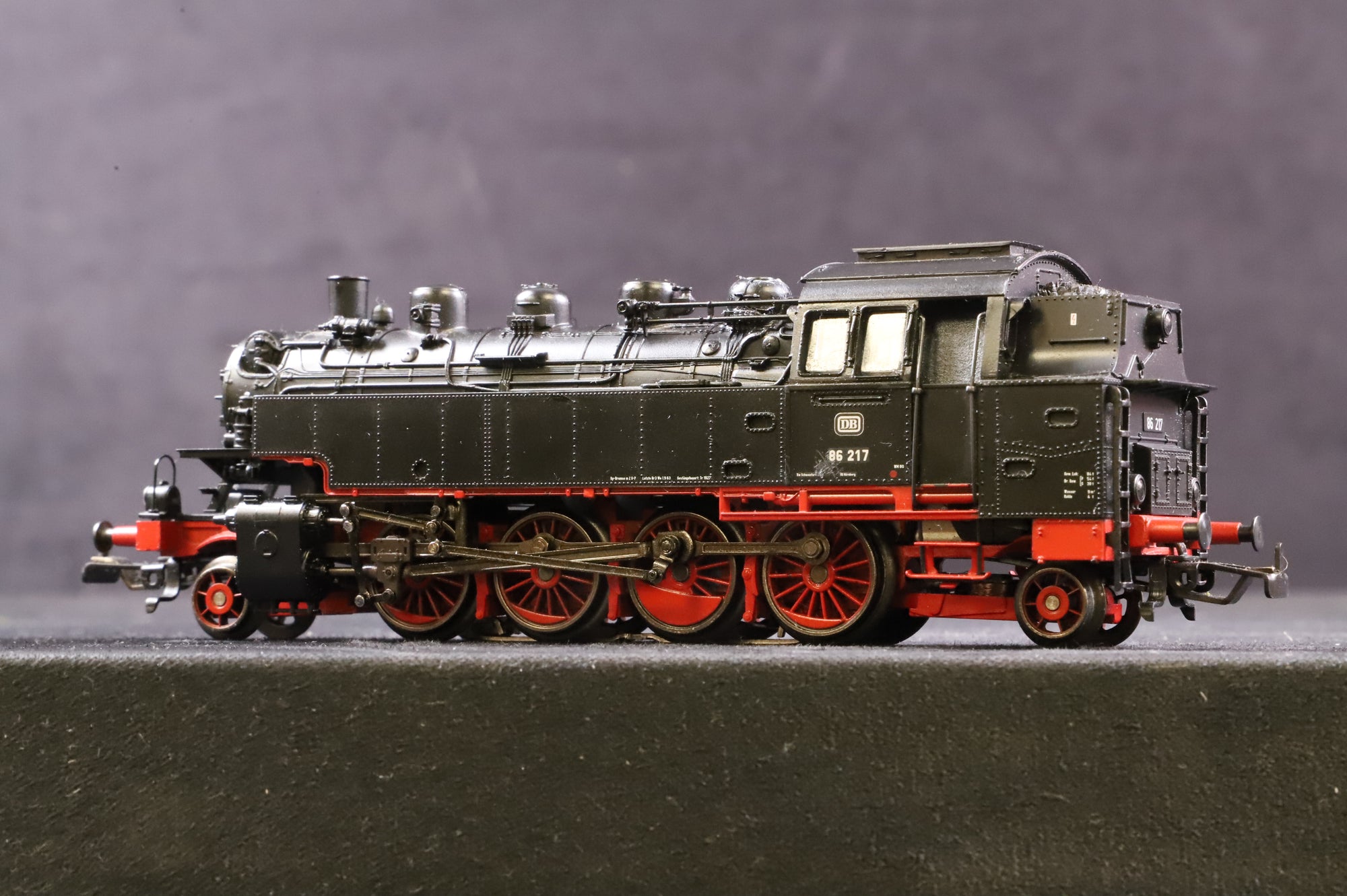 Marklin HO 33961 BR 86 86217 in DB Black/Red - UNTESTED