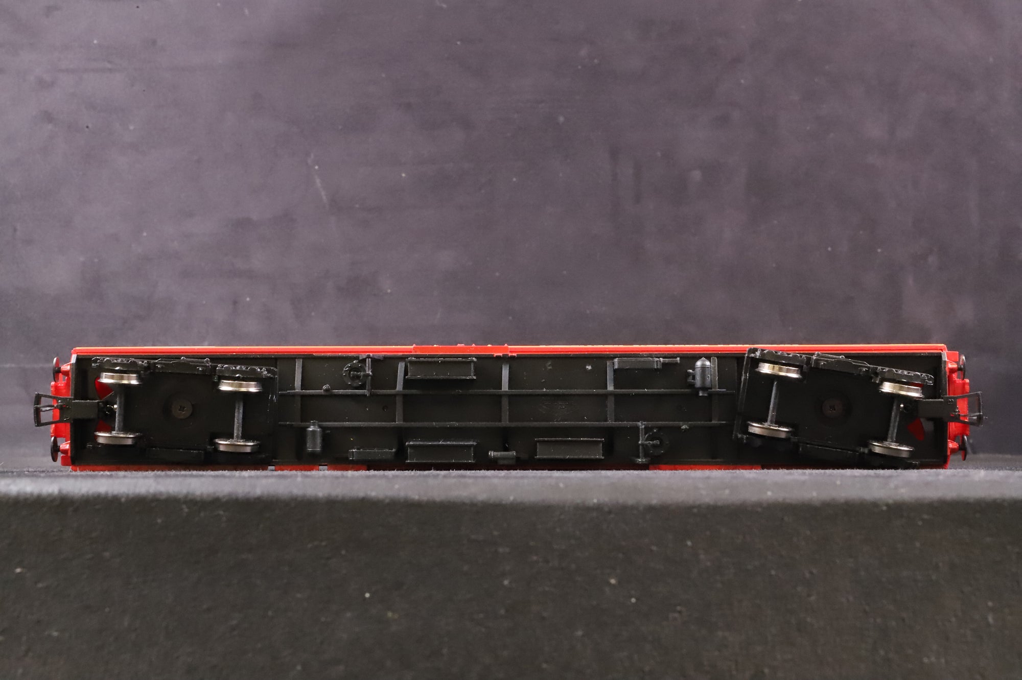 Bachmann OO 39-420Z TPO Sort Van in Royal Mail (1989-) Traveling Post Office Livery