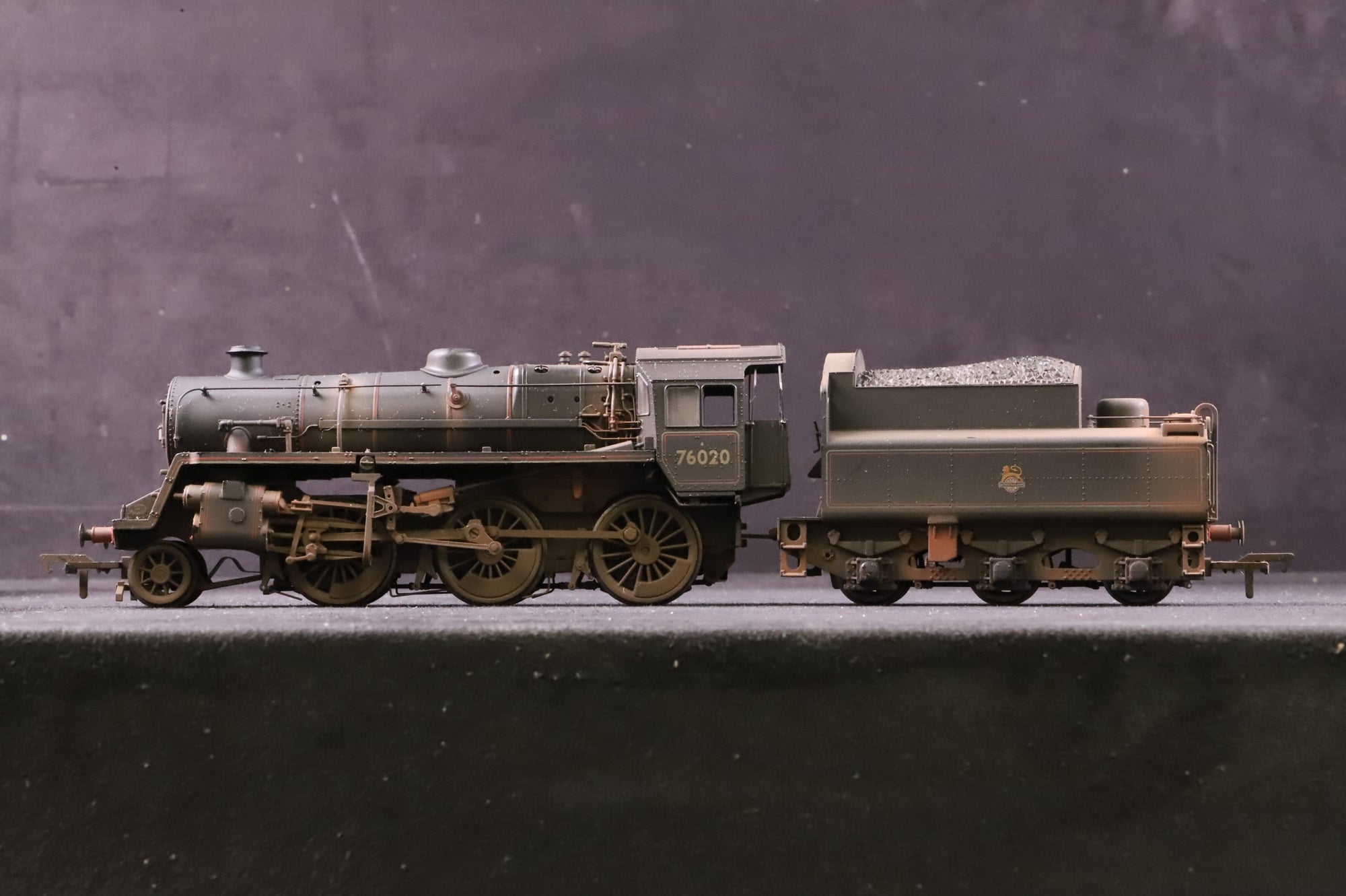 Bachmann OO 32-953DC Standard Class 4MT 76020 in Lined BR Black w/ Early Crests - Weathered