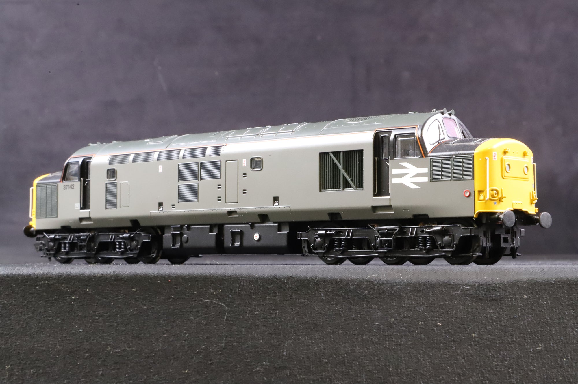 Bachmann OO 32-788DB Class 37 37142 in BR Engineers' Grey