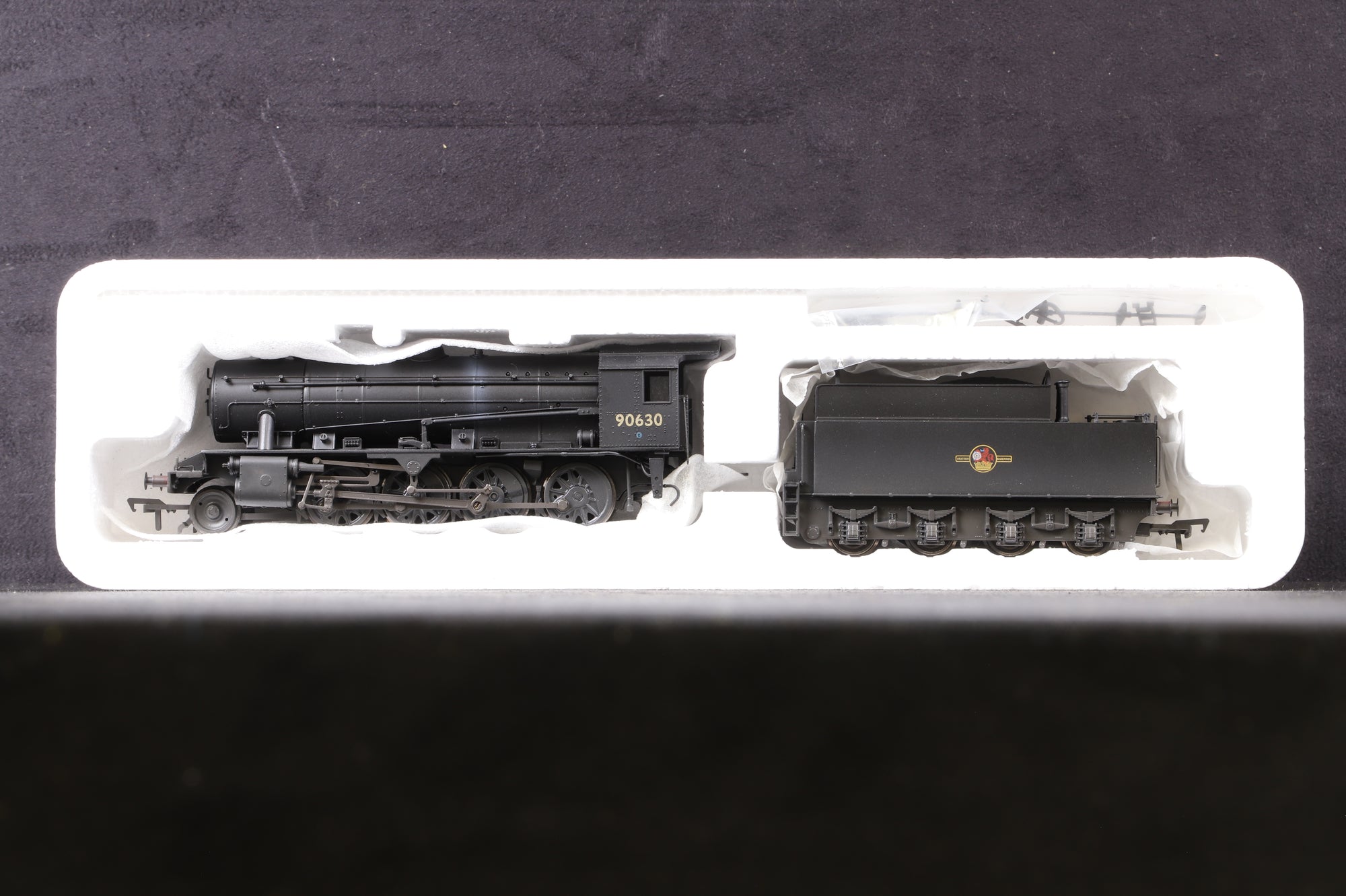 Bachmann OO 32-259 WD Austerity 90630 in BR Black w/ Late Crests - Weathered