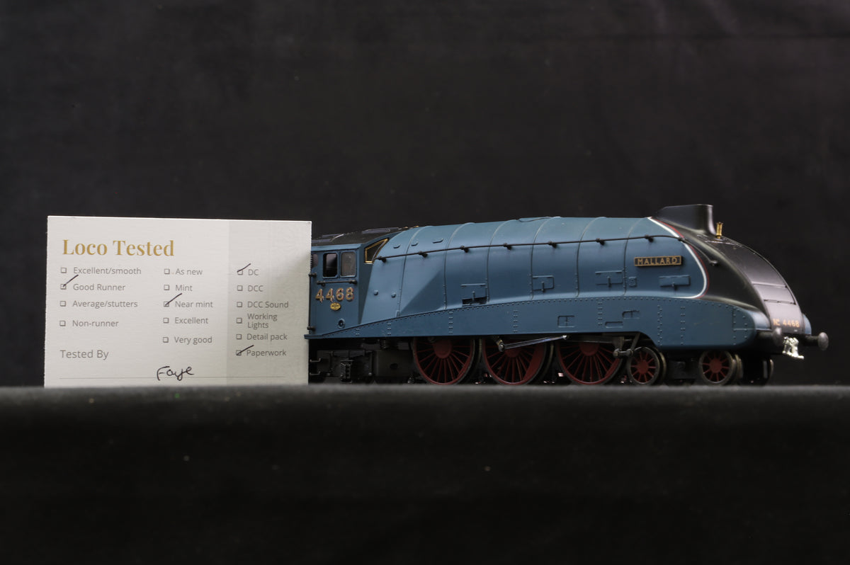 Bachmann OO Set of 2 Class A4 4-6-2 &#39;Mallard&#39;, Ltd Ed. 697/1000