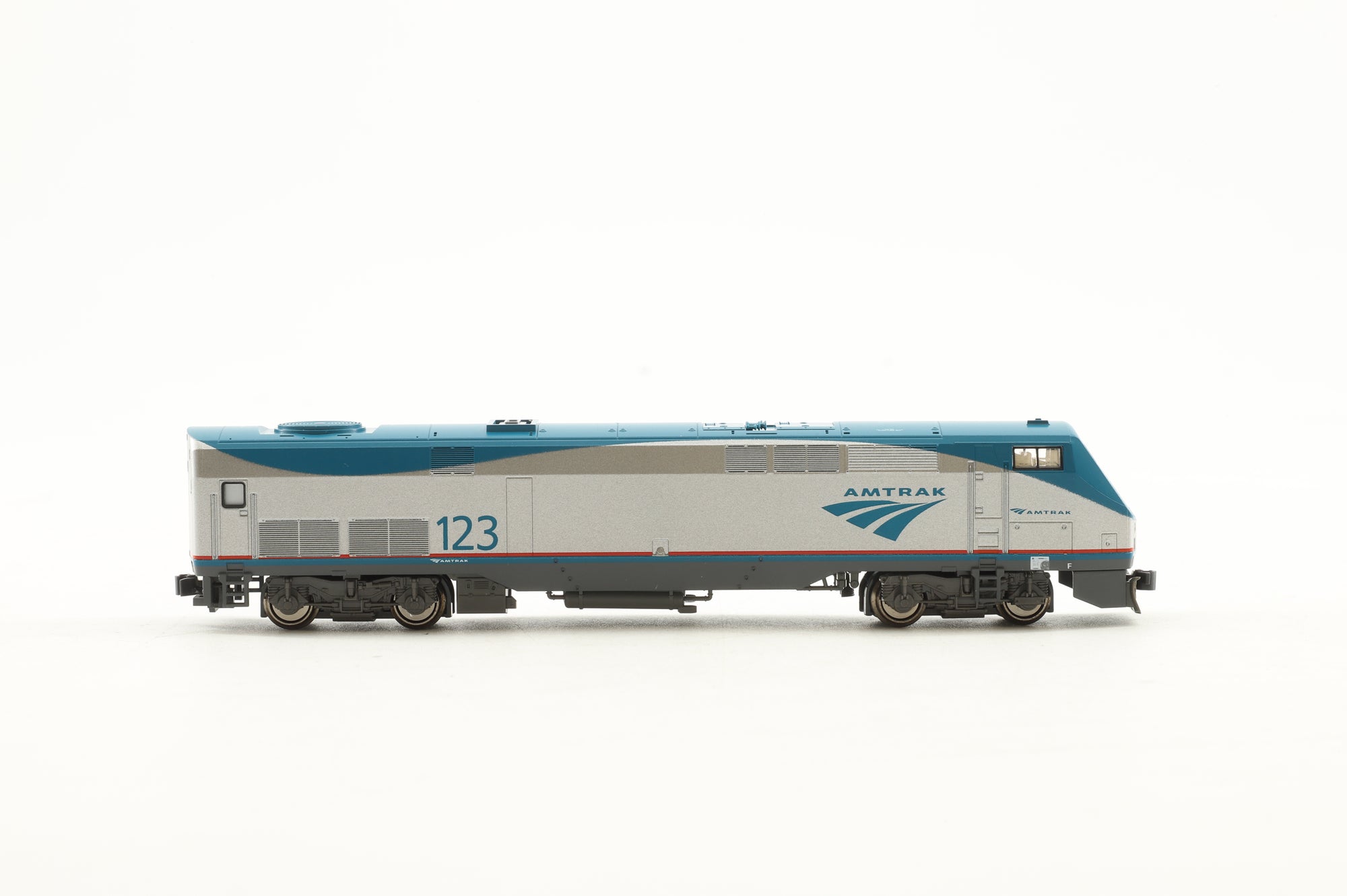 Kato N 106-6103 P42 Amtrak Locomotive Set #123/#134
