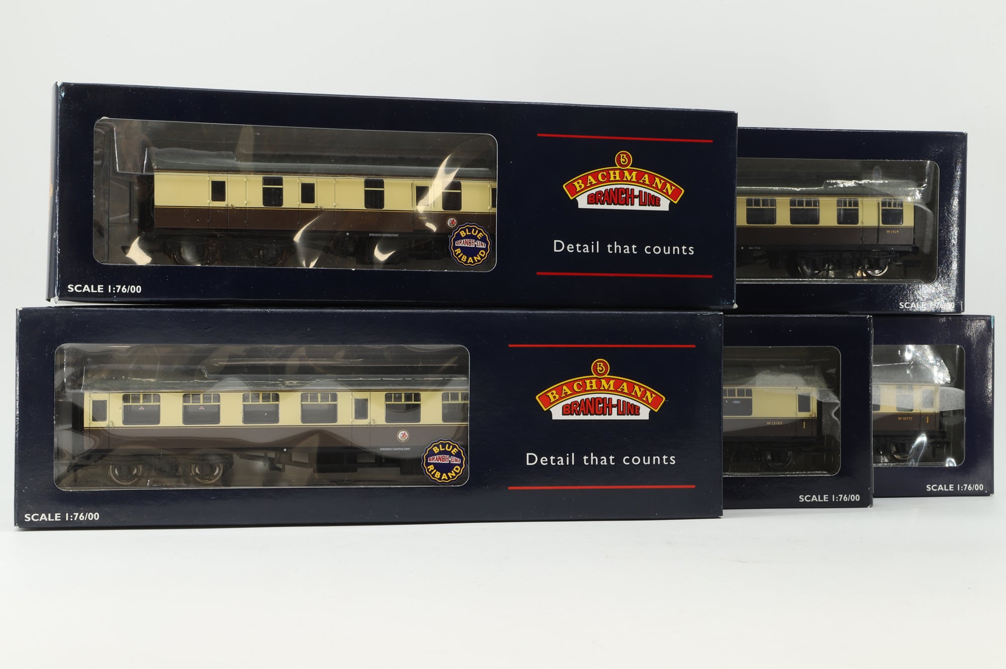 Bachmann OO Rake Of 5 BR Mk1 Chocolate & Cream Coaches Inc. 39-129A, 39-154A, 39-102A, 39-054 & 39-179