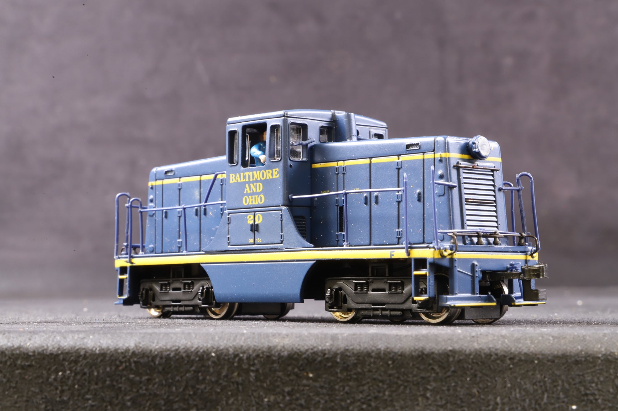 Spectrum HO 41-0803-12 GE 44 Ton Switcher '20' Baltimore & Ohio