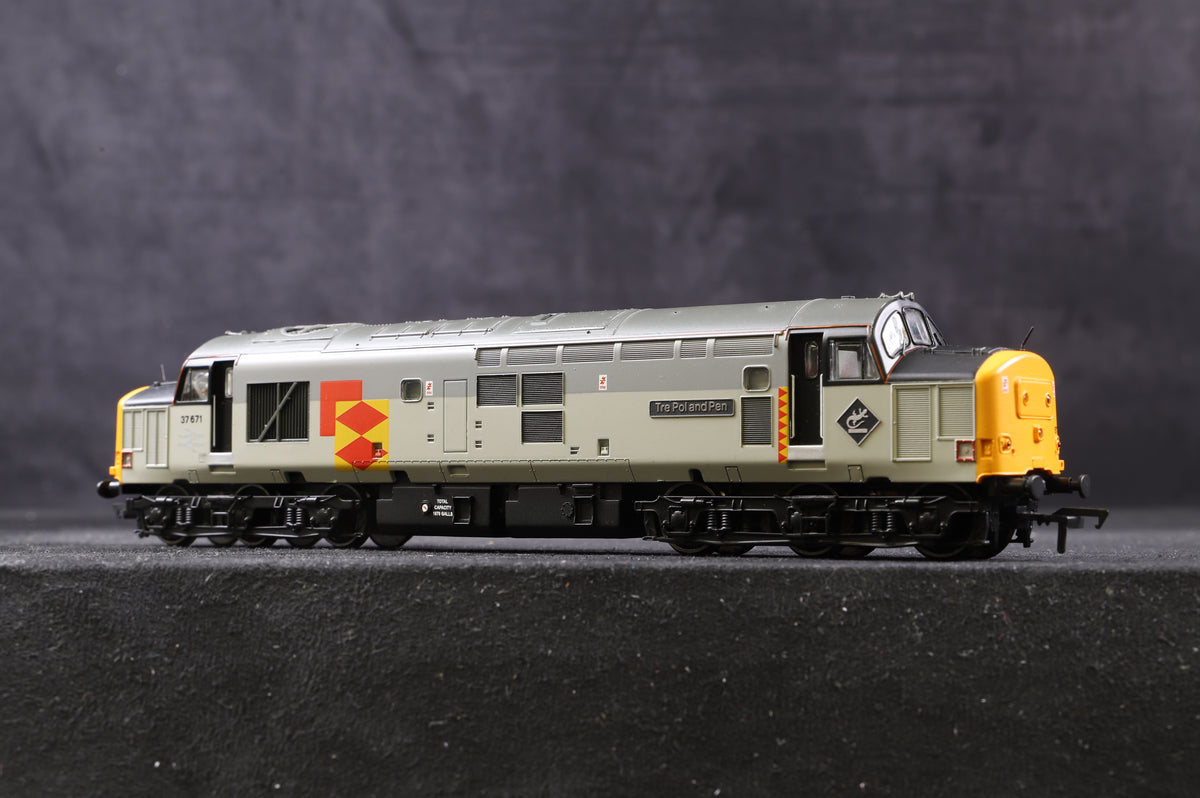 Bachmann OO 32-380 Class 37/5 Diesel &#39;37671&#39; Railfreight &#39;Tre Pol And Pen&#39;