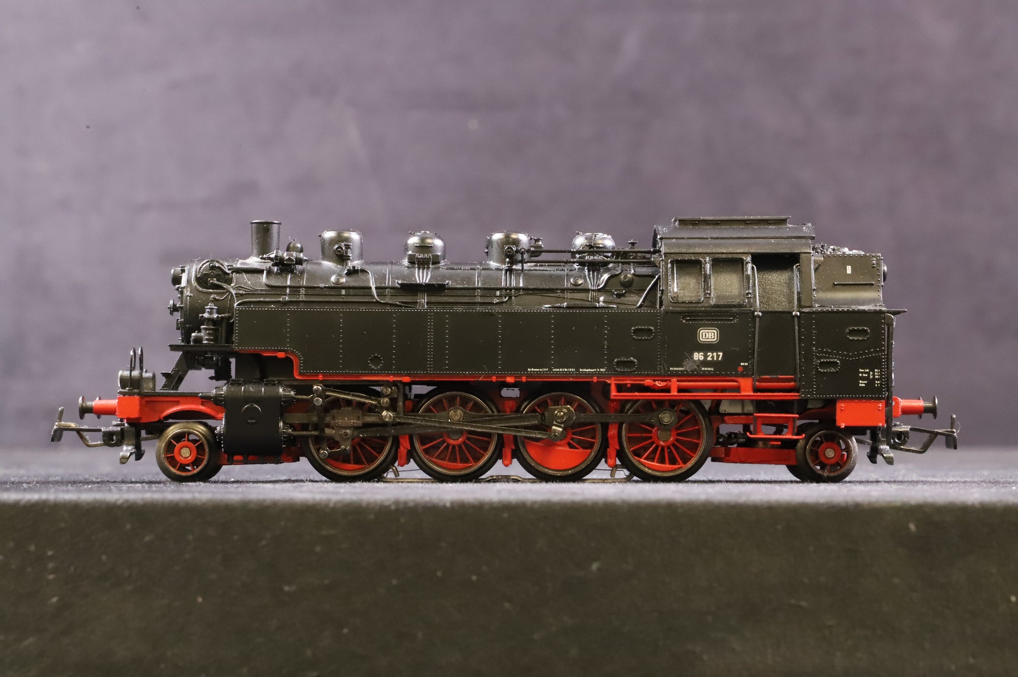 Marklin HO 33961 BR 86 86217 in DB Black/Red - UNTESTED