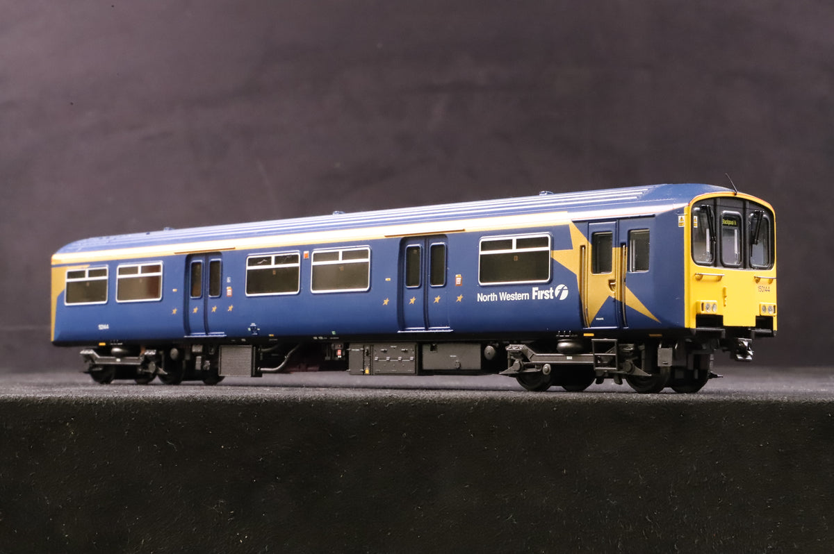 Bachmann OO 32-925 Class 150/1 2 Car DMU in First North Western Livery