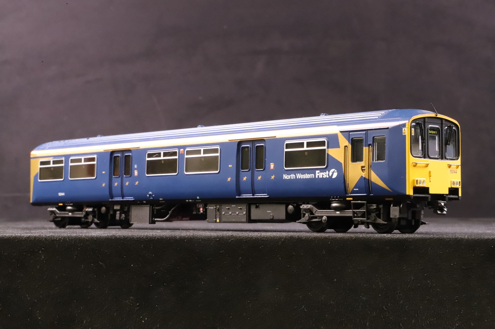 Bachmann OO 32-925 Class 150/1 2 Car DMU in First North Western Livery
