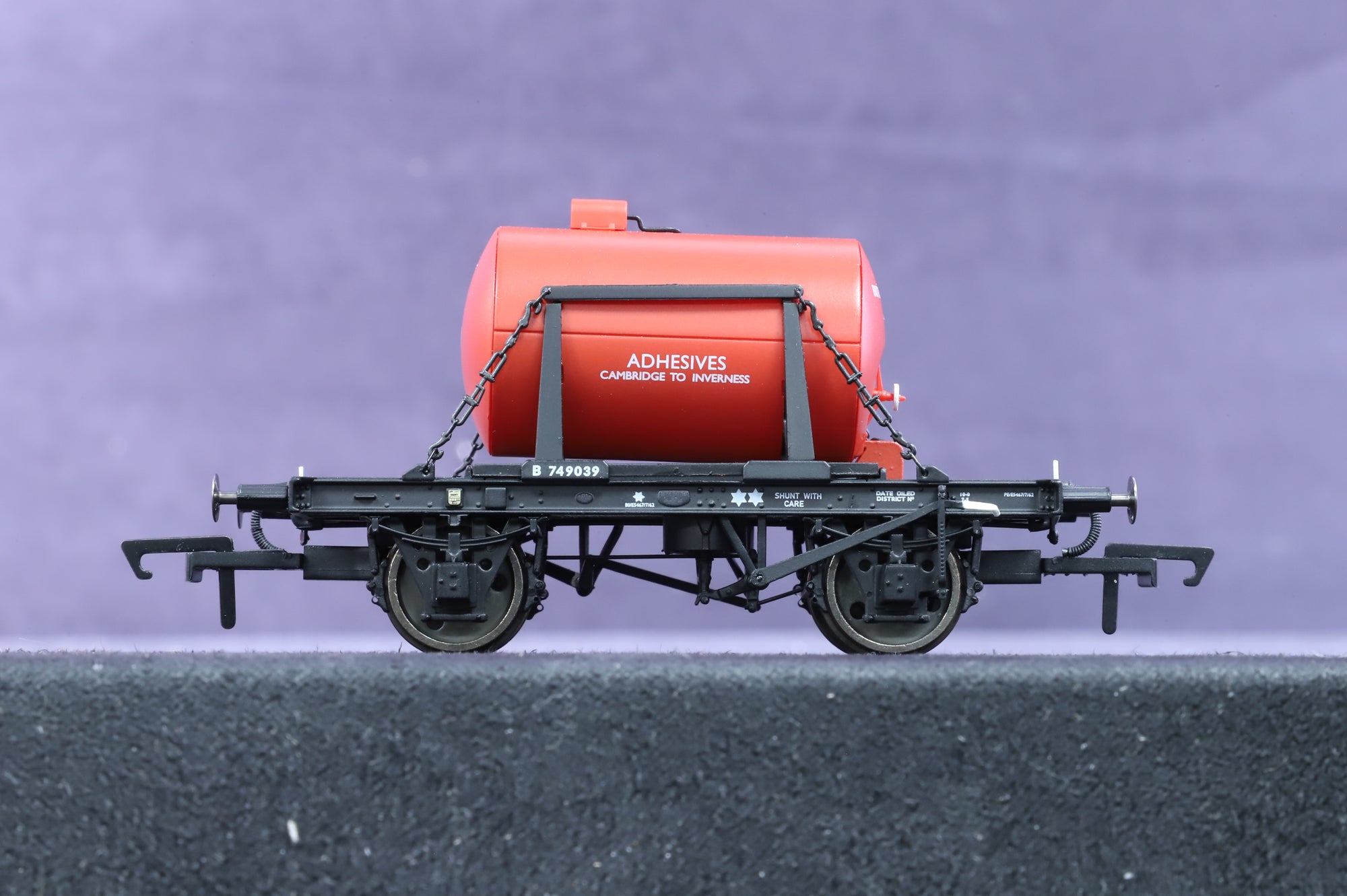 Clark Railworks OO Gauge C3021 Demountable Tank Wagon 'B749039', BR Adhesives