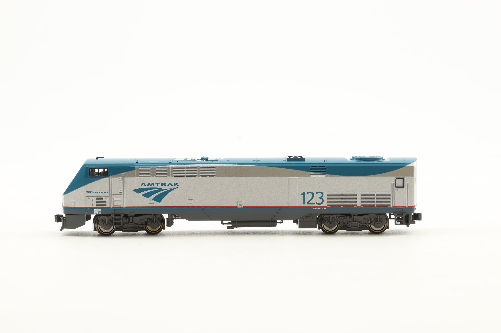 Kato N 106-6103 P42 Amtrak Locomotive Set #123/#134