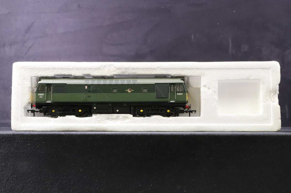 Bachmann OO 32-413 Class 25/2 Diesel &#39;D5237&#39; BR Two Tone Diesel