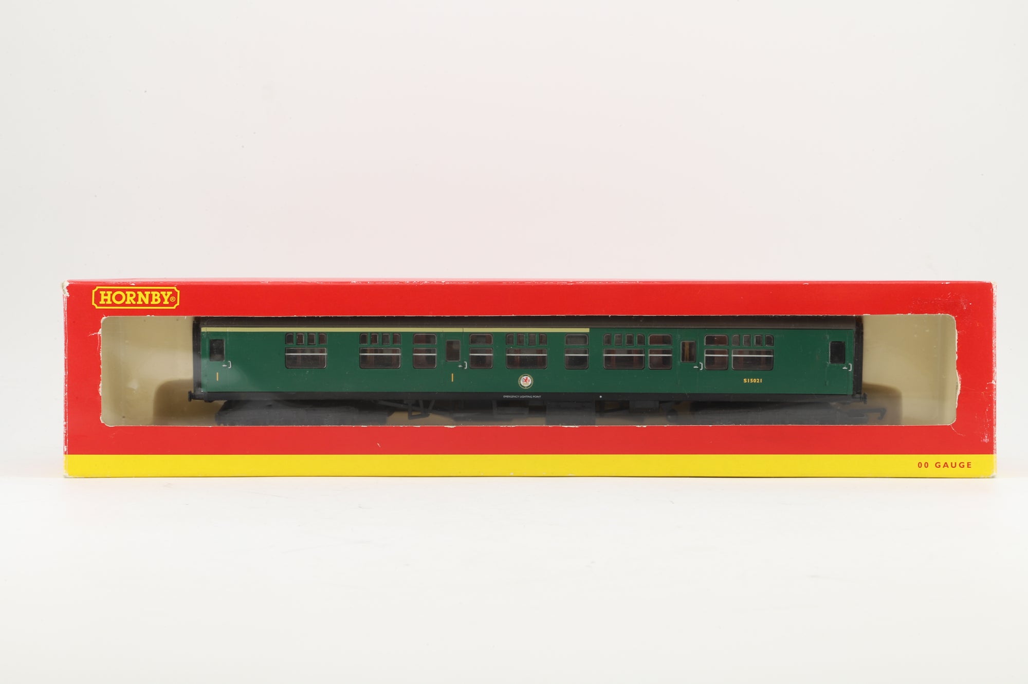 Hornby OO Rake of 3 Mk1s in BR(S) Green