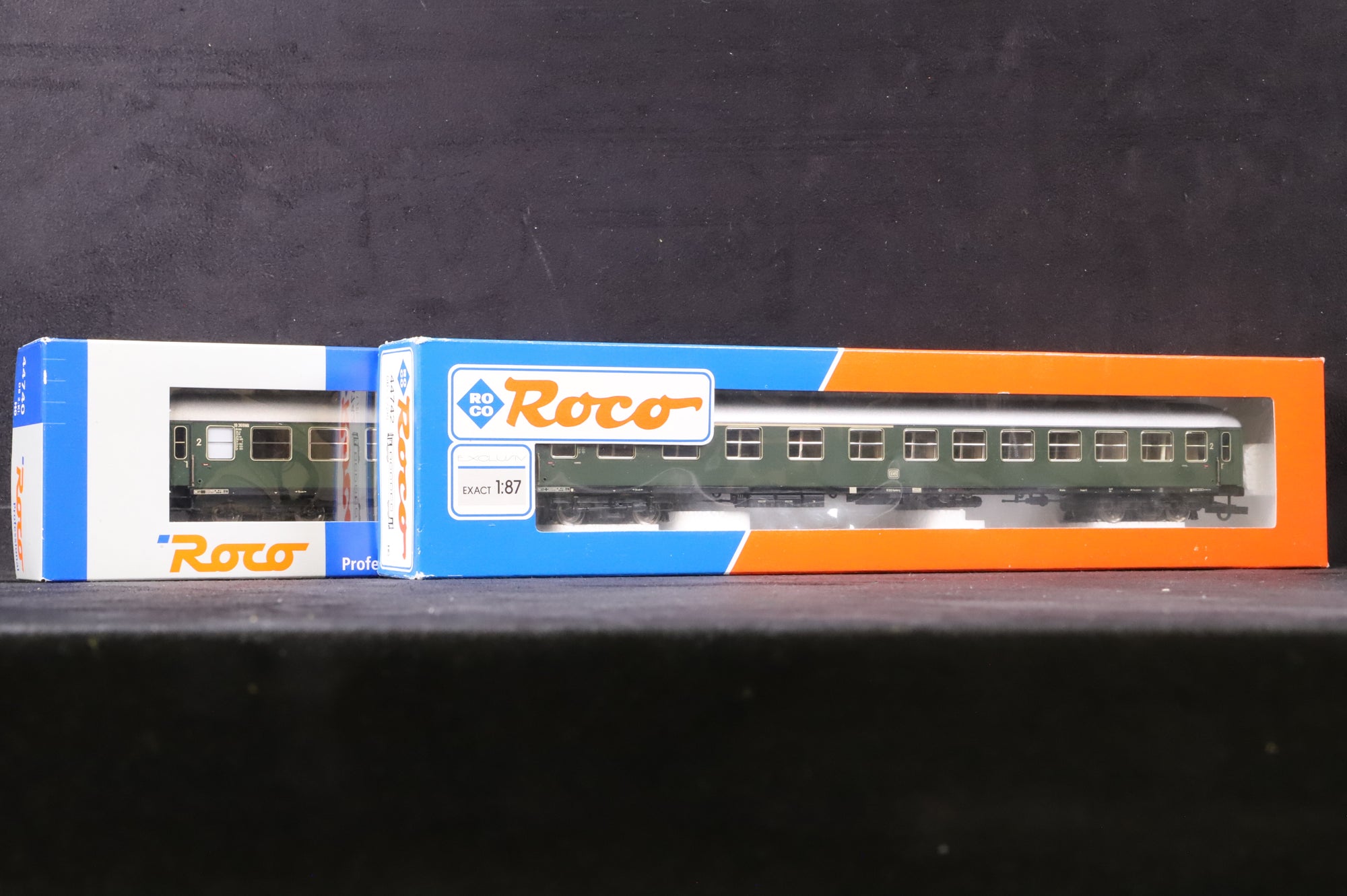 Roco HO Pair of 2nd Class DB Coaches, Inc. 44740 & 44742