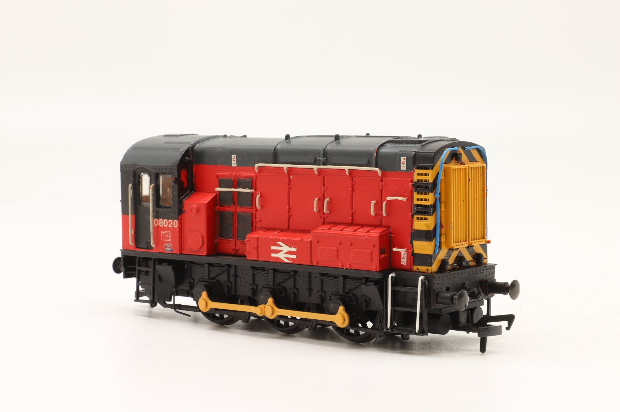 Bachmann OO Class 08 08020 in BR Red w/ Wasp Stripes